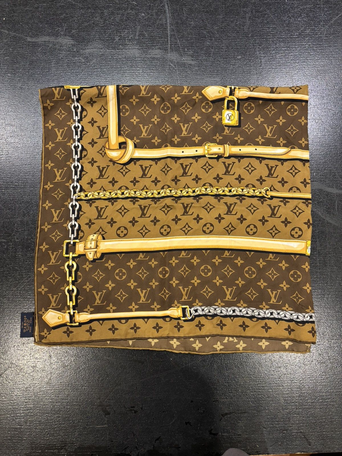 Louis Vuitton Louis Vuitton Confidential Square Silk Scarf Size ONE SIZE - 4 Thumbnail