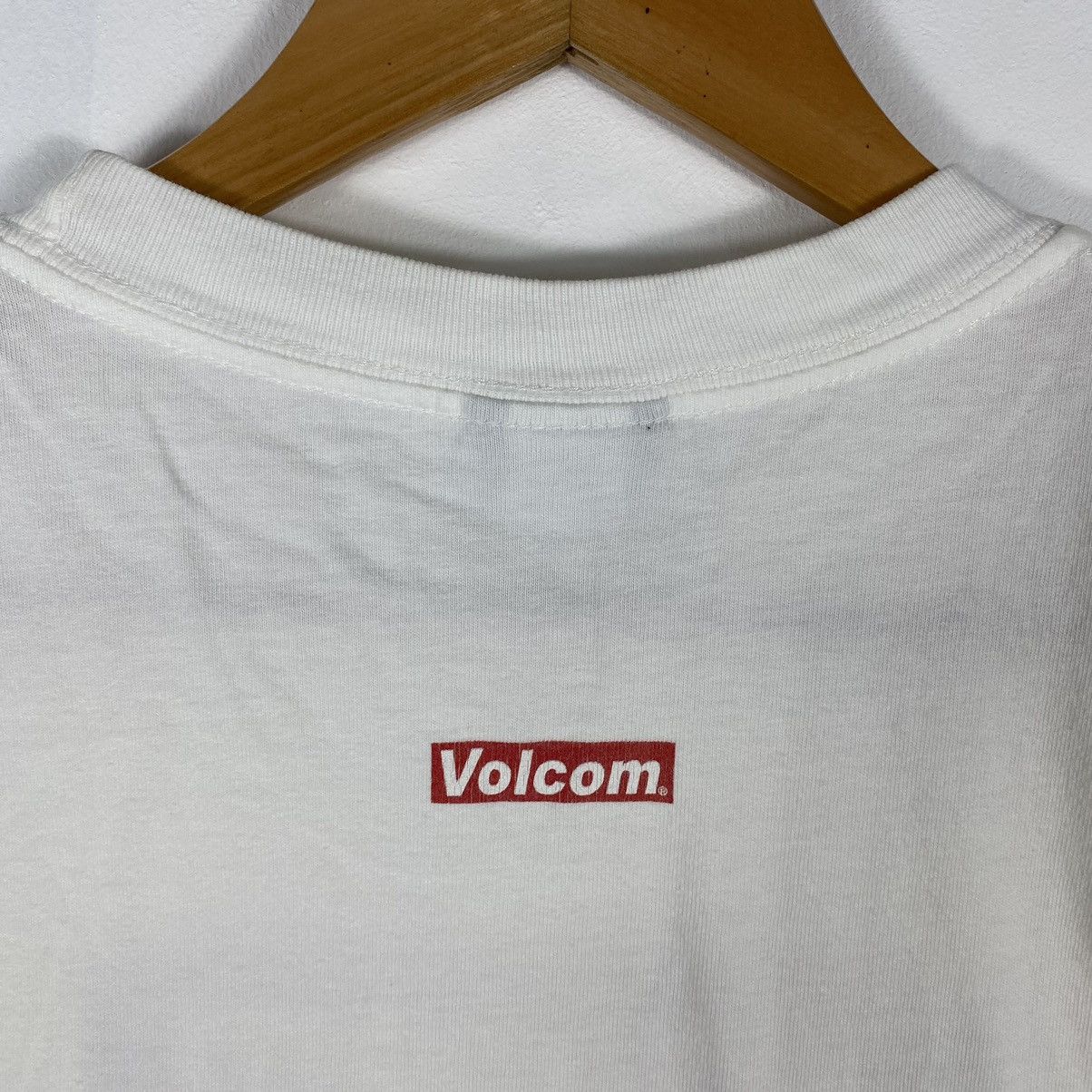 Vintage × Volcom VINTAGE 00's VOLCOM INSPIRED BY BARBARA KRUGER TEE Size US S / EU 44-46 / 1 - 7 Thumbnail