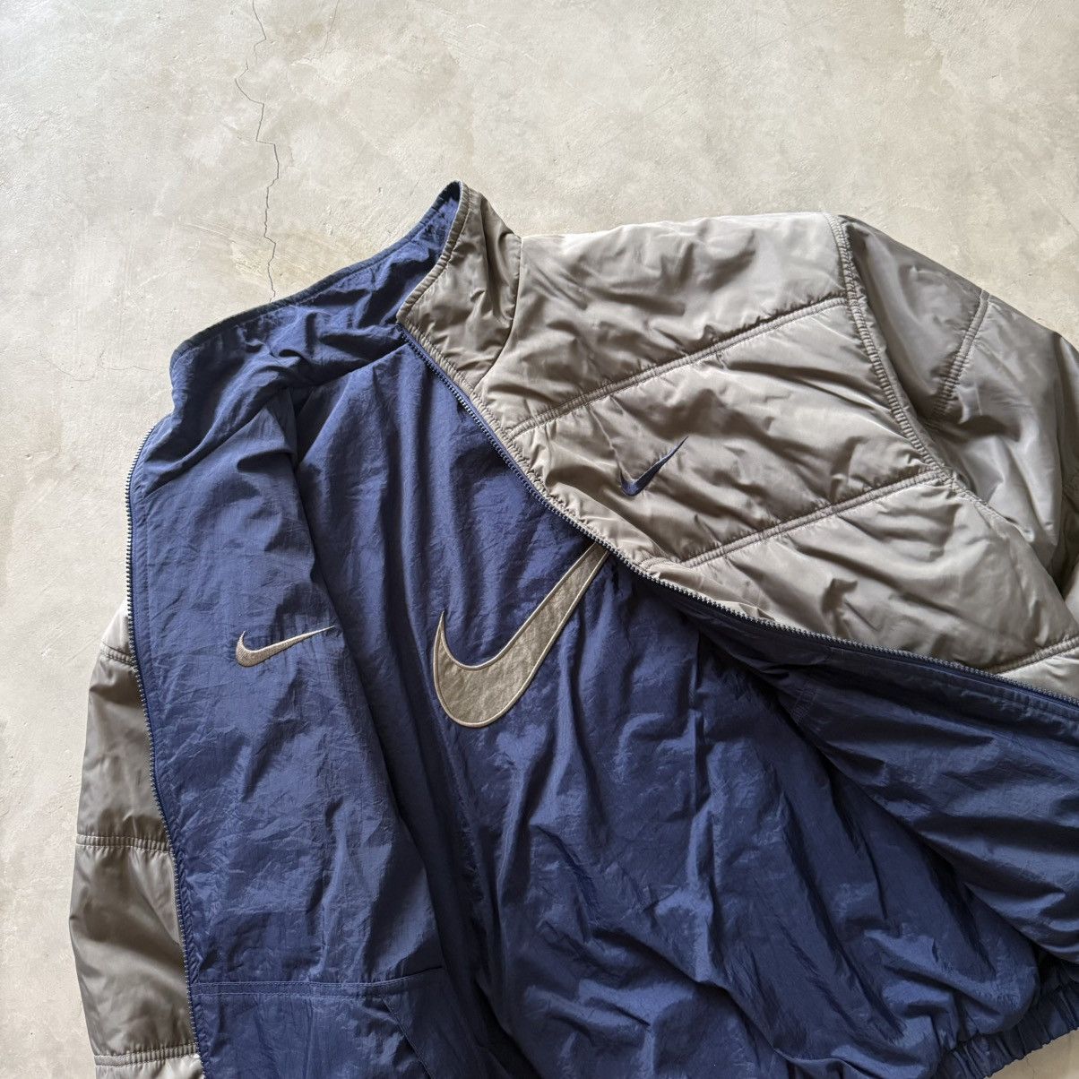 Nike Vintage Nike Reversible Puffer Jacket Size US L / EU 52-54 / 3 - 3 Thumbnail