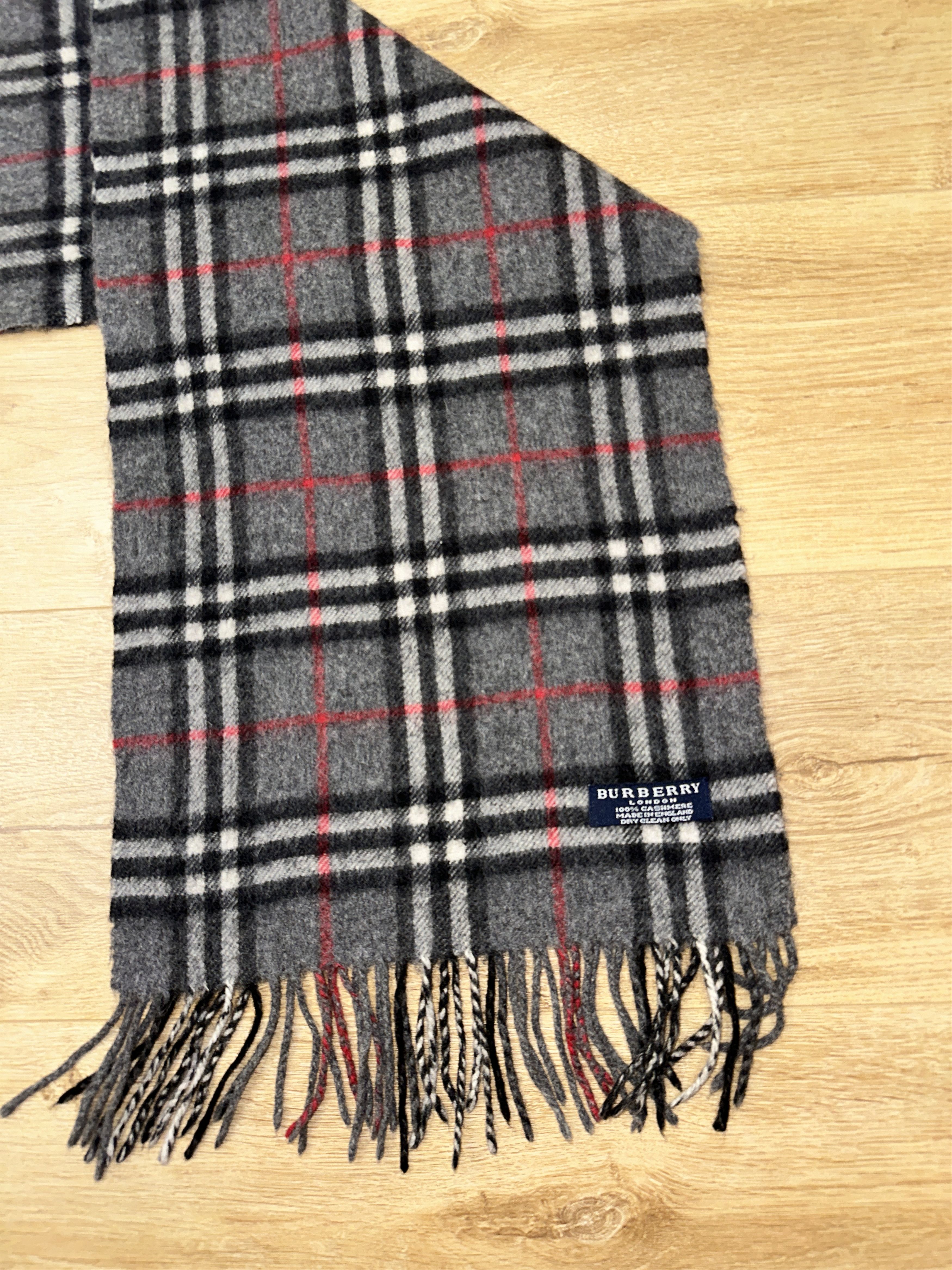 Burberry Iconic Burberry Classic Check 100% Cashmere Scarf 170x30cm Size ONE SIZE - 1 Thumbnail