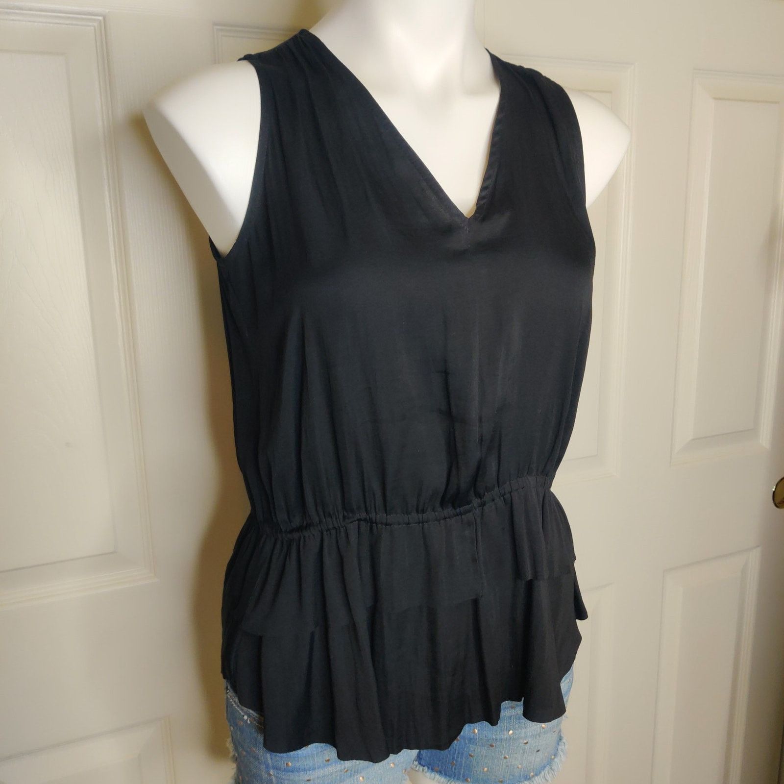 Banana Republic Banana Republic silky peplum ruffle V-neck sleeve top sz XS Size XS / US 0-2 / IT 36-38 - 2 Thumbnail