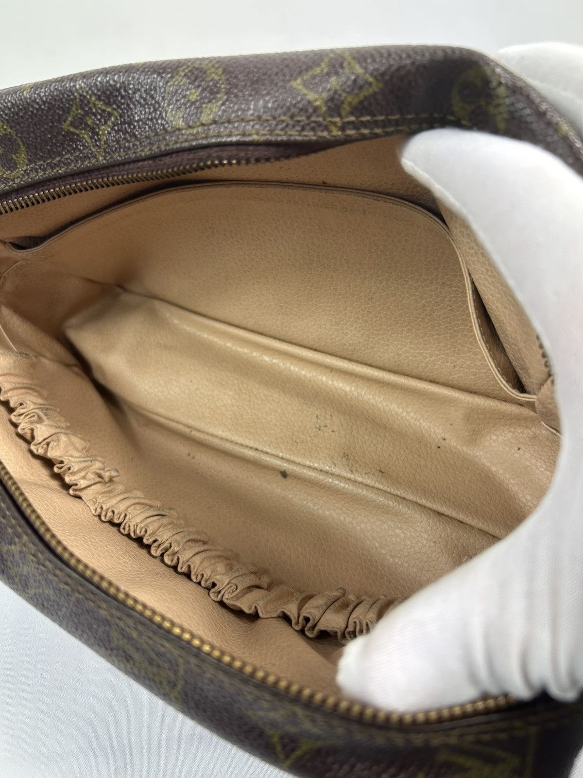 Louis Vuitton Louis Vuitton Monogram Toiletry Bag Size ONE SIZE - 6 Thumbnail