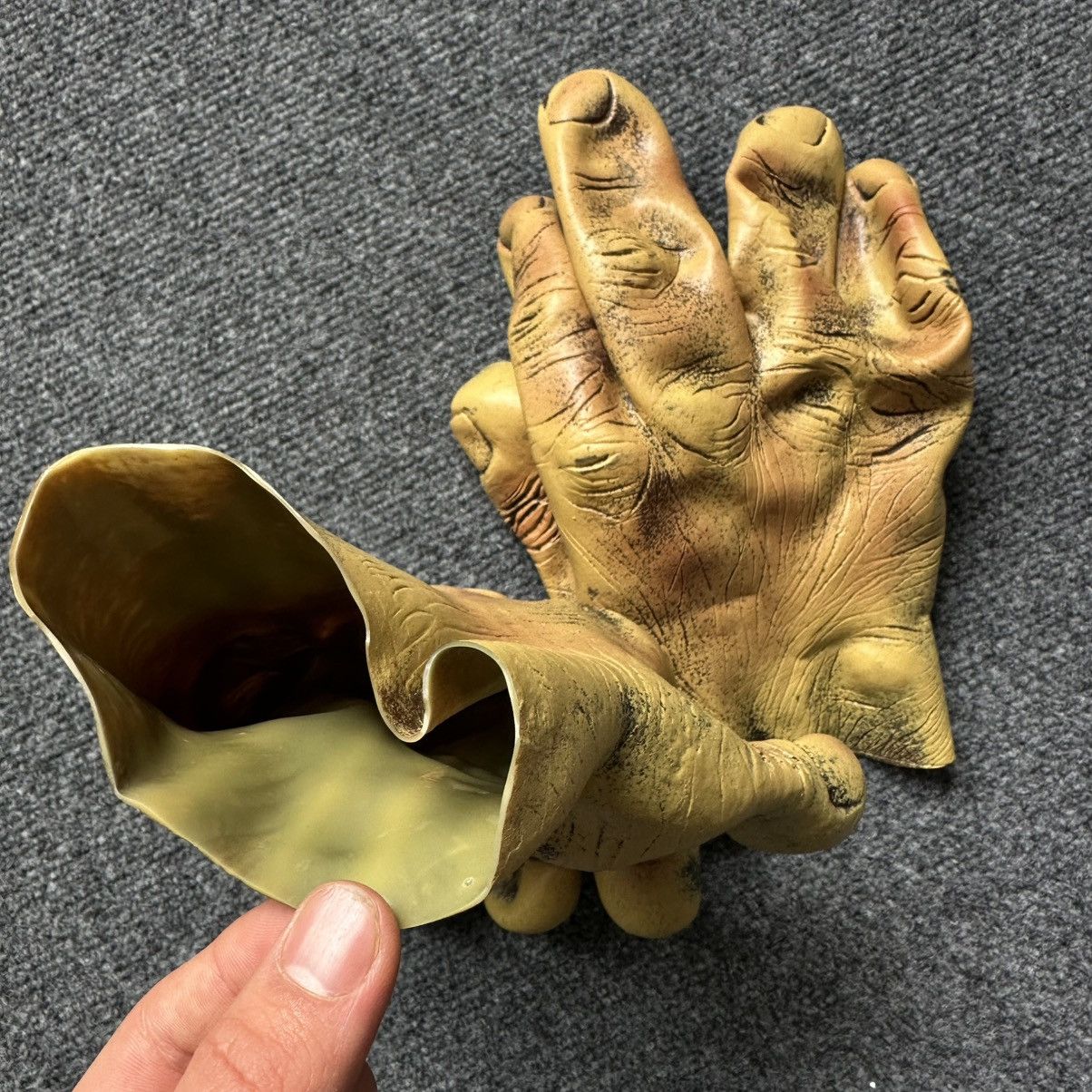 Y/Project VTG Rubber Hands Shker Hulk Hand Y2K 00s USA Grunge Hype Size ONE SIZE - 5 Thumbnail