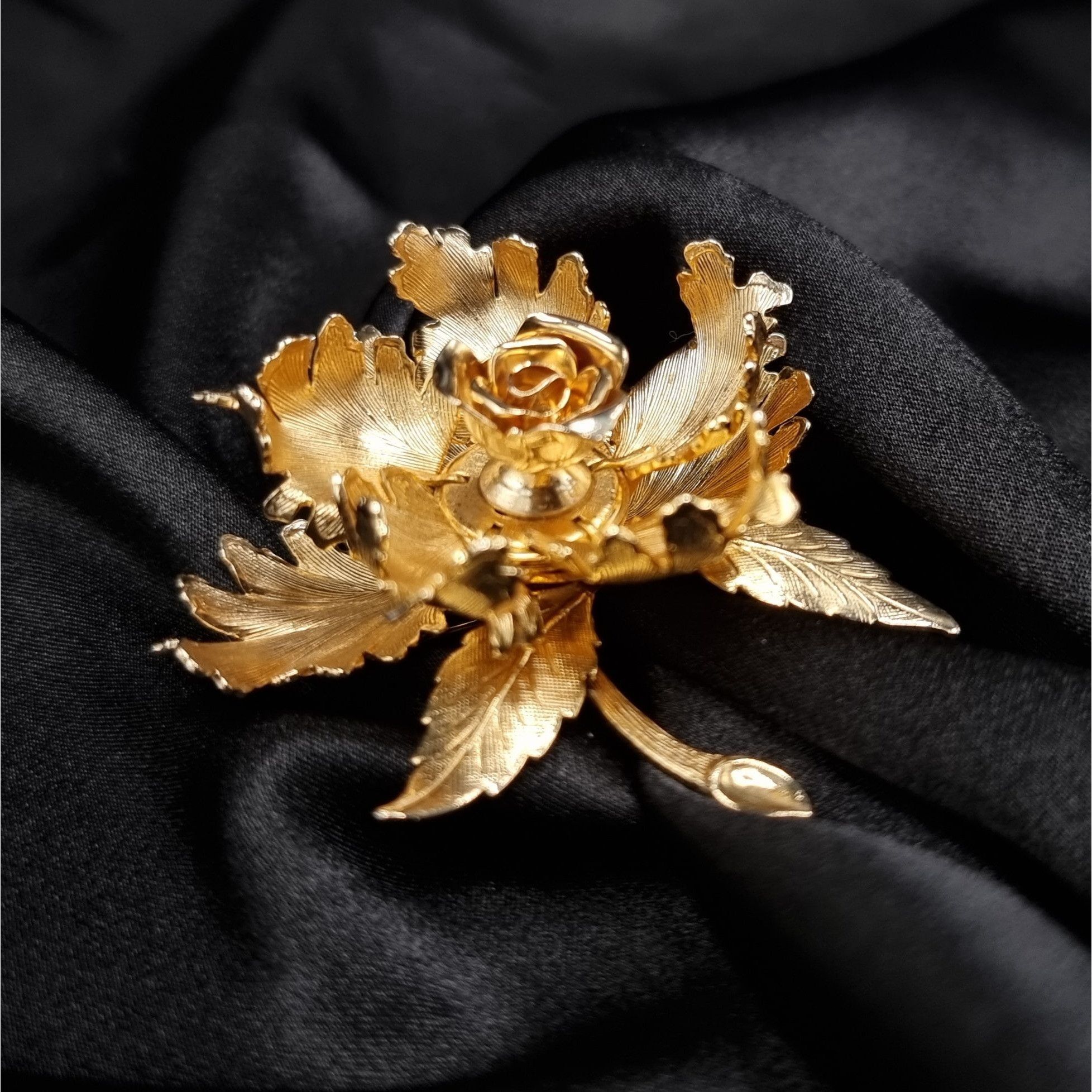 Vintage Rare Find Vintage Warner 1960's Gold-Tone Mechanical Rose Br Size ONE SIZE - 7 Thumbnail