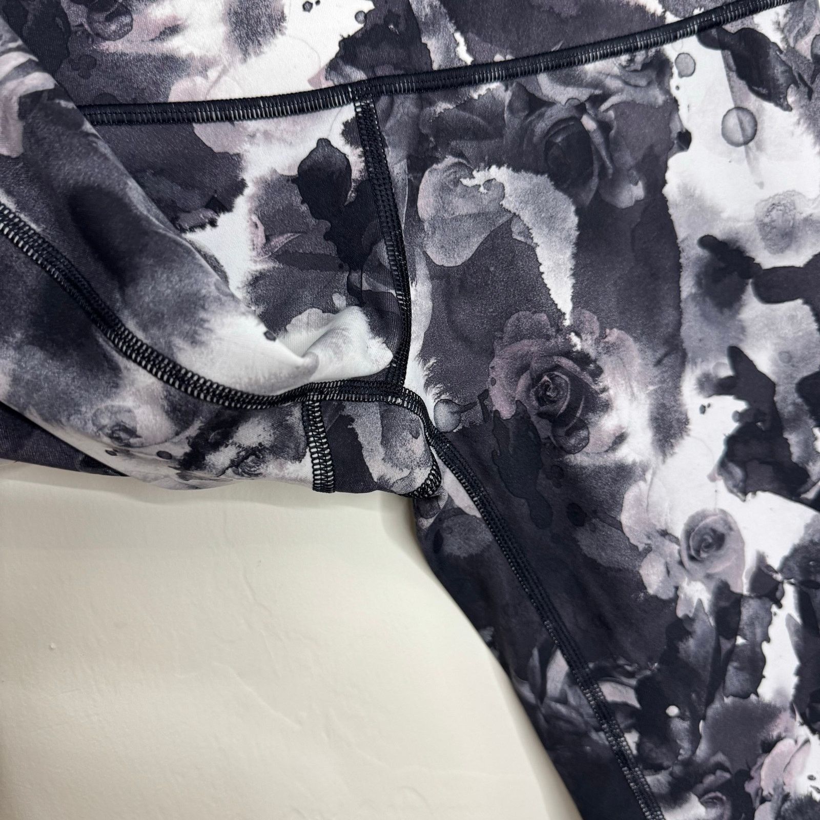 Lululemon Lululemon Wunder Under Crop Hi-Rise Obscurred Black Dusty Ma Size 28" / US 6 / IT 42 - 4 Thumbnail