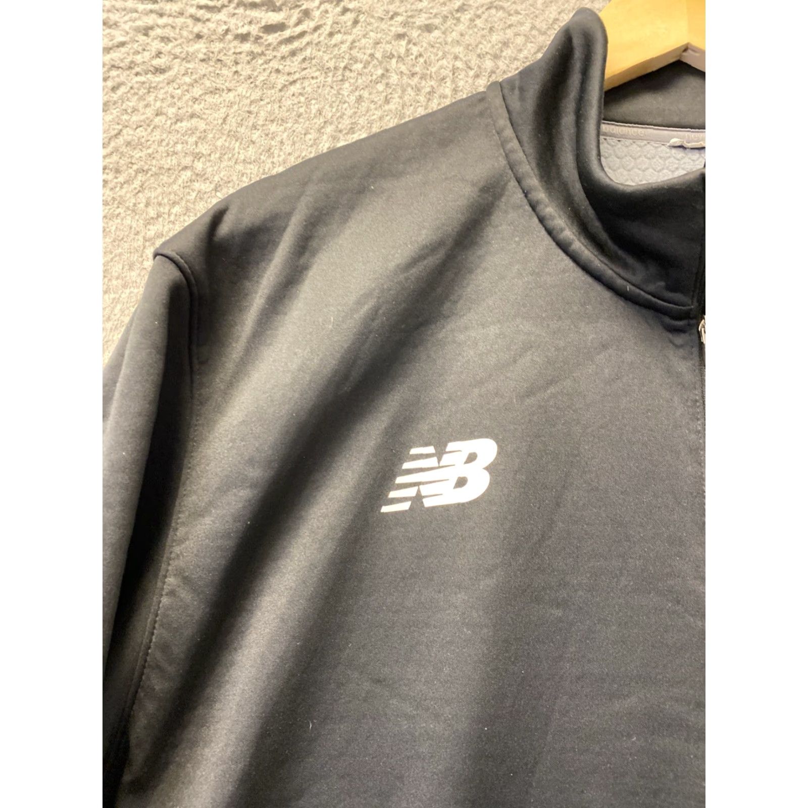 New Balance New Balance Men's Pullover XL Black Slim Linear Sweatshirt Pullover Sweater/0068 Size US XL / EU 56 / 4 - 3 Thumbnail