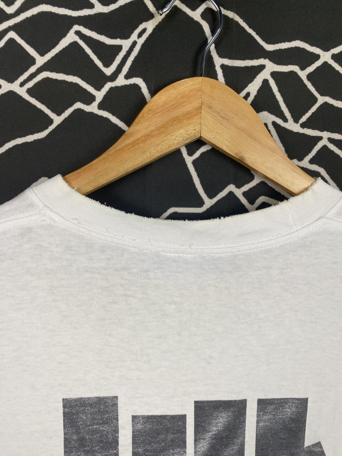 Undefeated Vintage Undefeated Distress Backhit logo Tshirt Size US XL / EU 56 / 4 - 9 Thumbnail