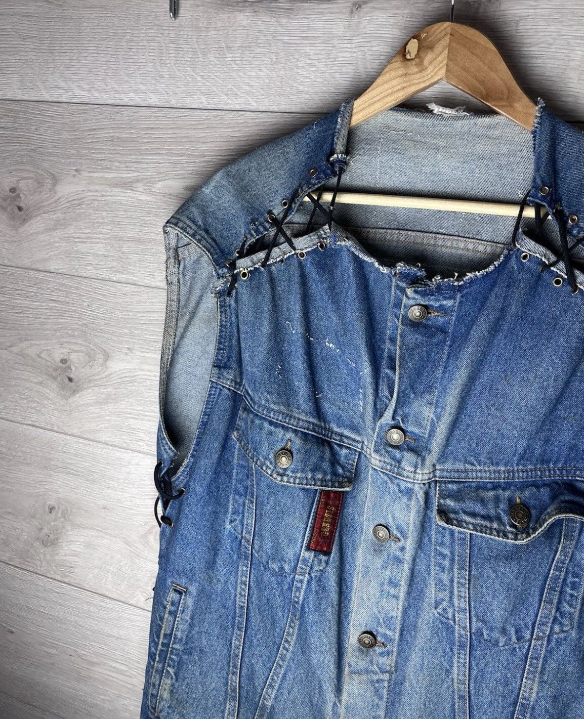 Hard Rock Cafe Men's Denim Vest rock style size L music Scorpions USA 🇺🇸 Size US L / EU 52-54 / 3 - 5 Thumbnail