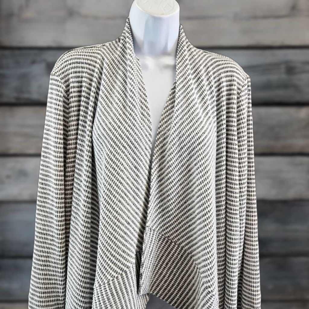 Vintage Chico's Zenergy Cardigan Womens L Gray White Stripe Long Sleeve Shirt Size L / US 10 / IT 46 - 1 Thumbnail