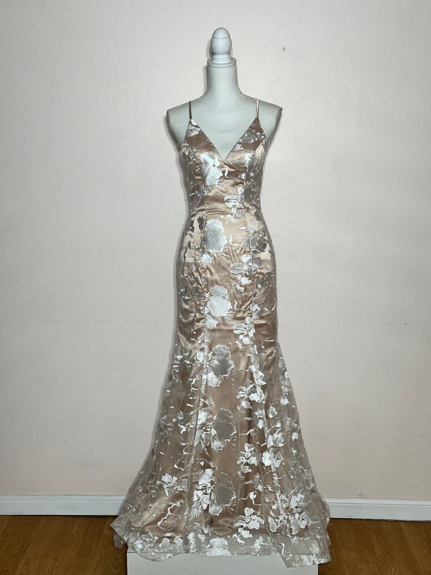 Vintage Elegant Spaghetti Strap Mermaid Gown Size XS / US 0-2 / IT 36-38 - 1 Thumbnail