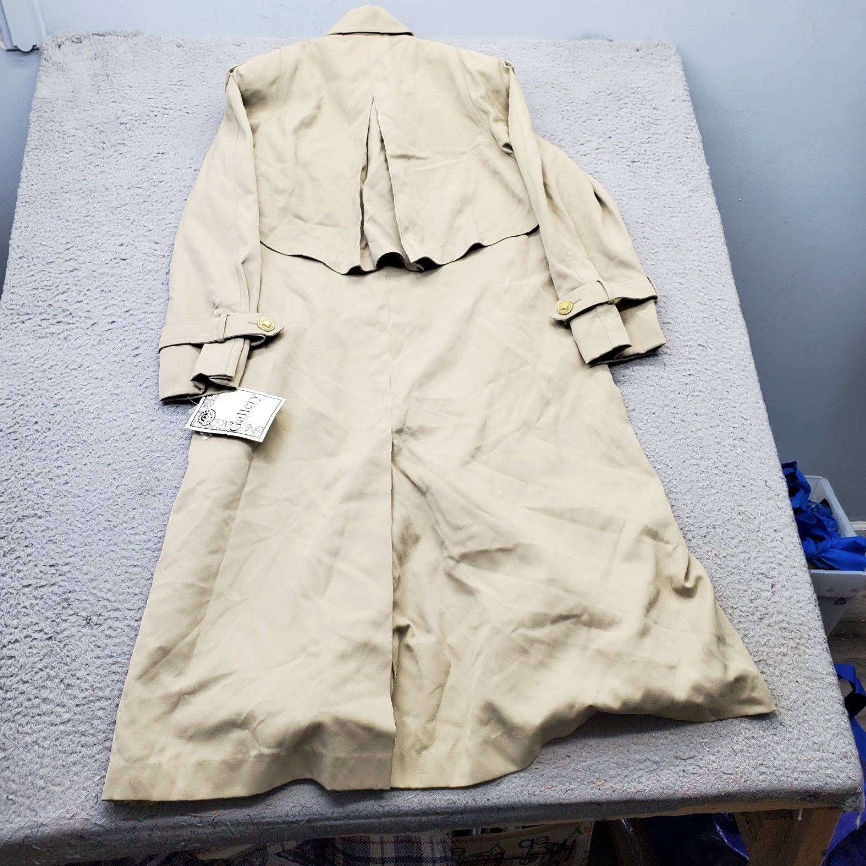 Vintage Gallery Trench Coat Womens Size 6P Tan Lined Long Sleeve Collared Button Front Jacket Size M / US 6-8 / IT 42-44 - 2 Thumbnail