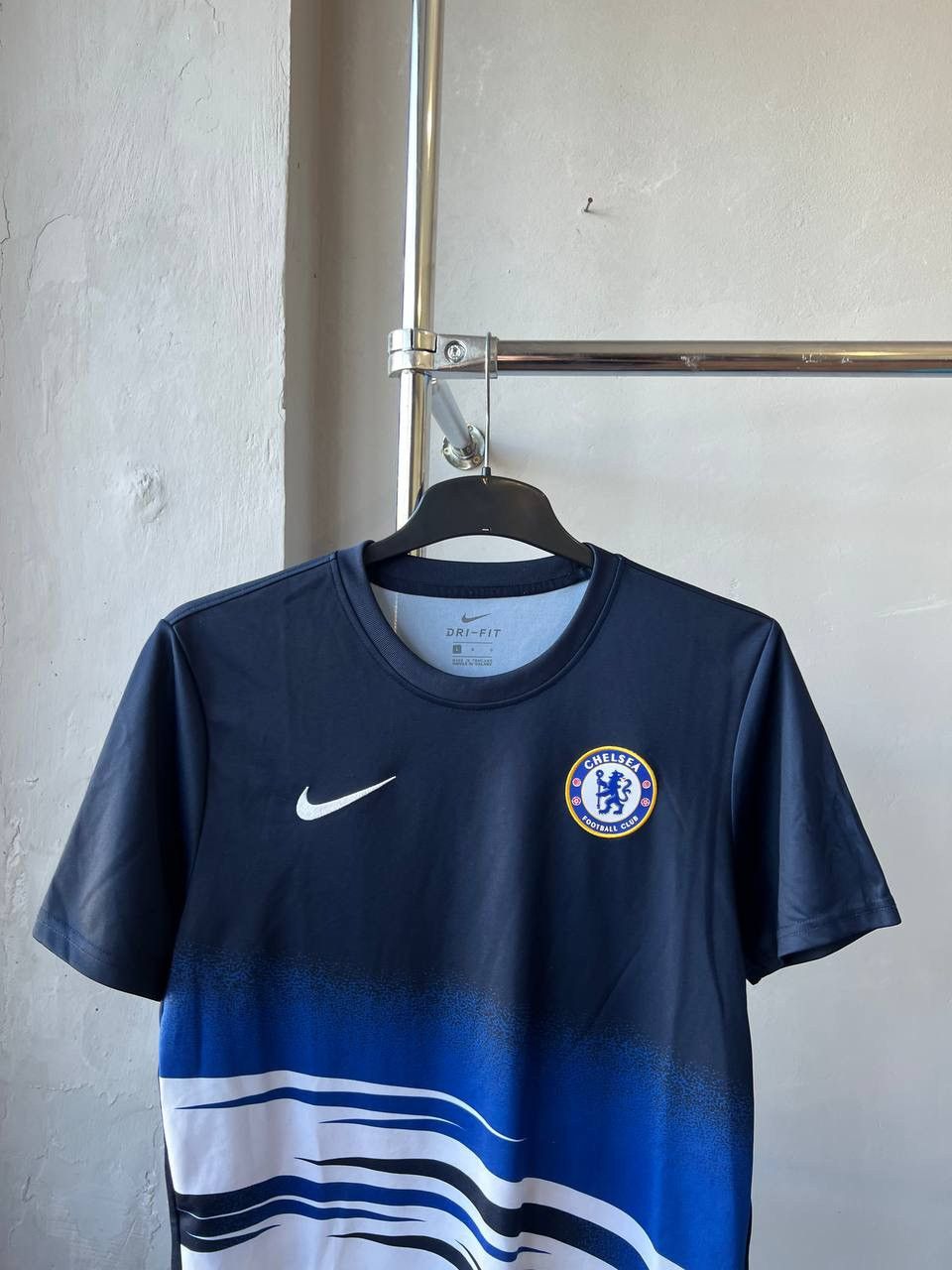 Nike 2019/20 CHELSEA FC TRAINING FOOTBALL SHIRT SOCCER JERSEY L Size US L / EU 52-54 / 3 - 5 Thumbnail