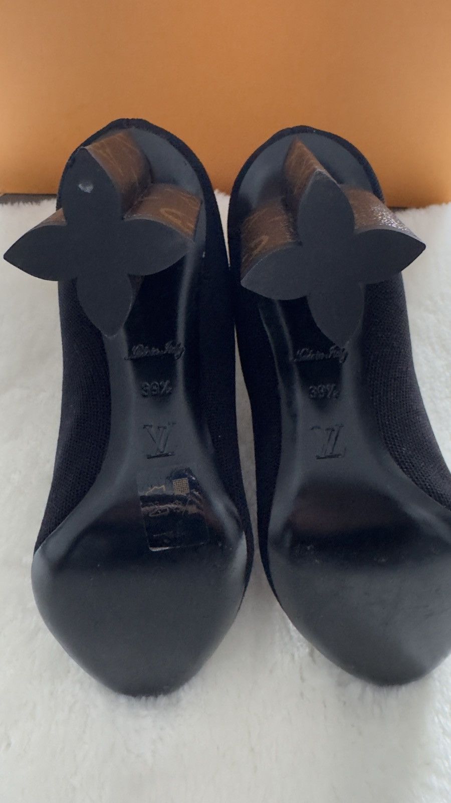 Louis Vuitton Louis Vuitton Silhouette Ankle Boot - Authentic Size US 8.5 / IT 38.5 - 4 Thumbnail