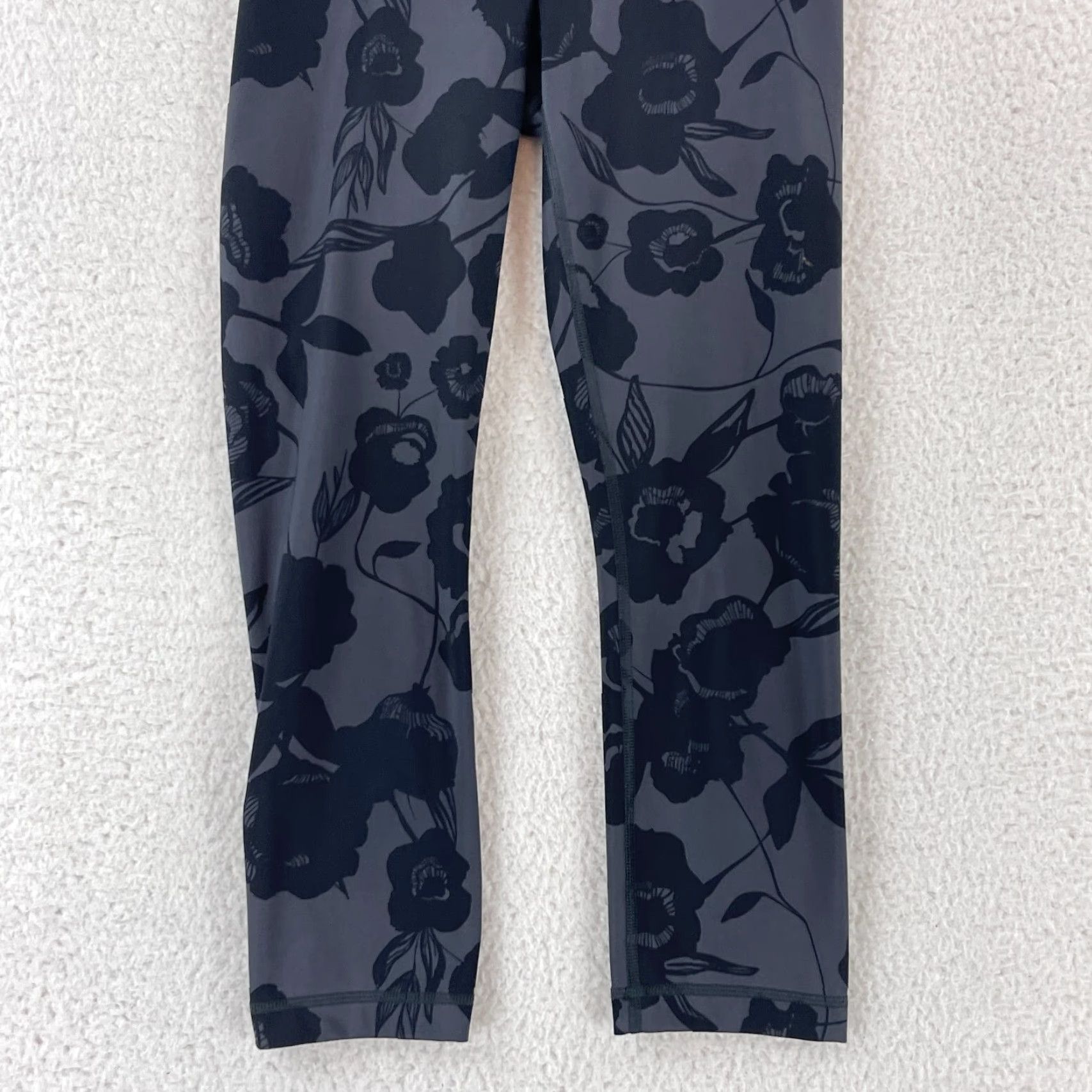 Lululemon Lululemon Wunder Under Crop II Leggings Womens Size 2 Gray Floral Print Athletic Size 26" / US 2 / IT 38 - 3 Thumbnail