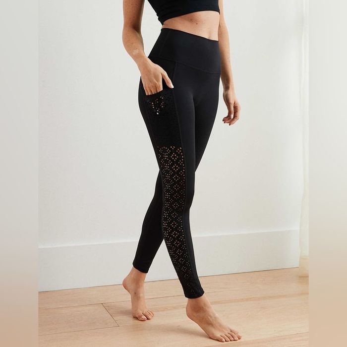 American Eagle Outfitters Aerie Move Lasercut High Waisted 7/8 Legging in  Black