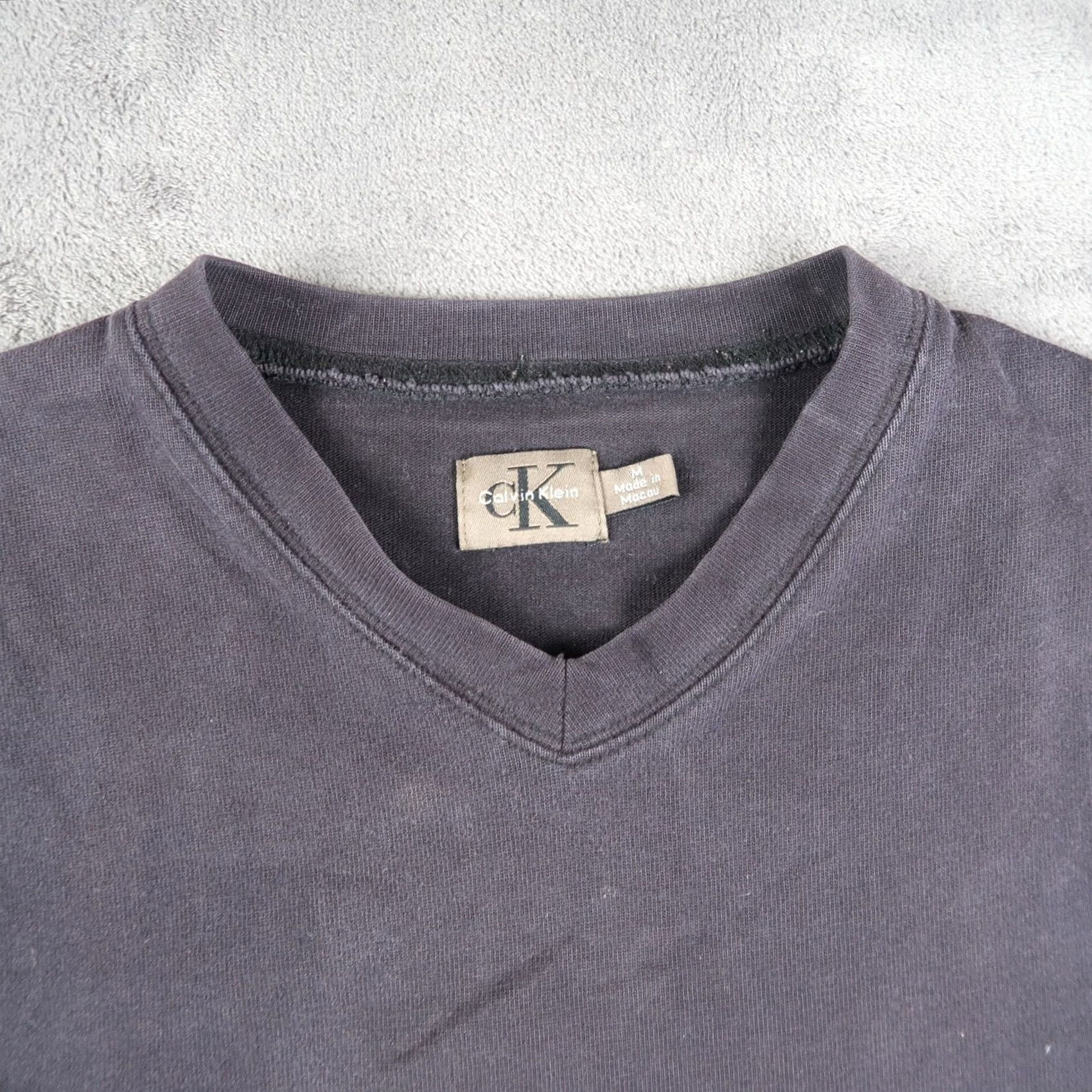 Calvin Klein Calvin Klein T-Shirt Men's Faded Black Long Sleeve V-Neck M Medium Shirt Size US M / EU 48-50 / 2 - 3 Thumbnail
