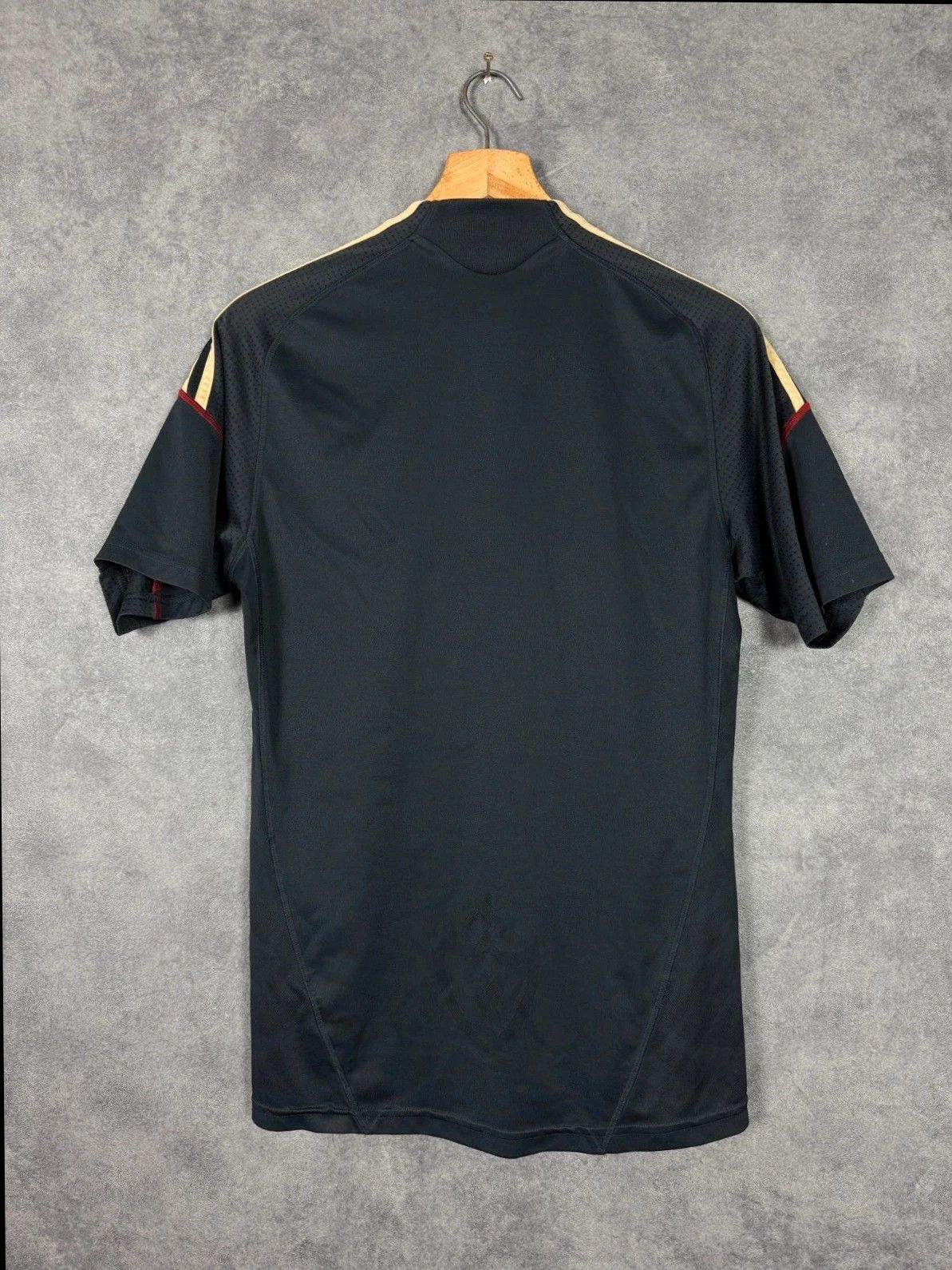 Adidas Adidas Liverpool 2009 Football Shirt Grey Vintage Size US S / EU 44-46 / 1 - 7 Thumbnail