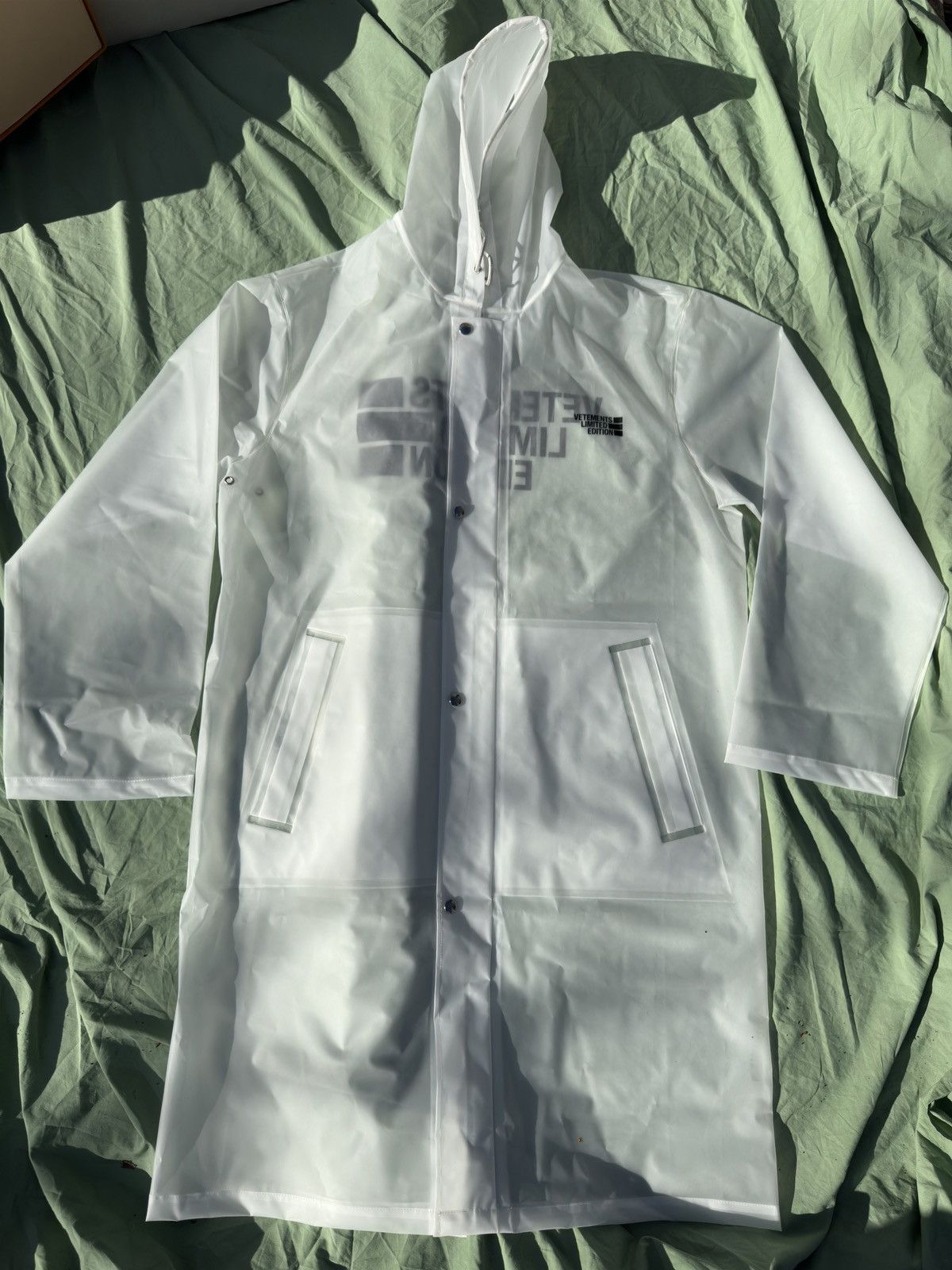 Vetements Vetements Limited Edition transparent raincoat Size US XXL / EU 58 / 5 - 7 Thumbnail