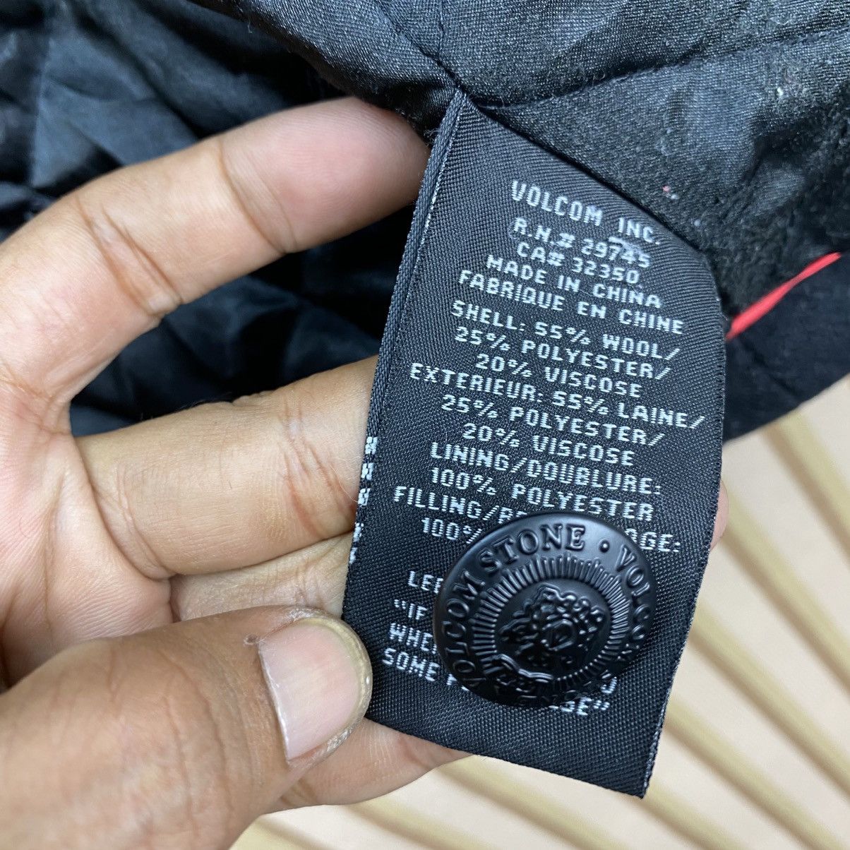 Volcom 🫶 Volcom black wool featuring a quilted red lining and hood Size US M / EU 48-50 / 2 - 9 Thumbnail