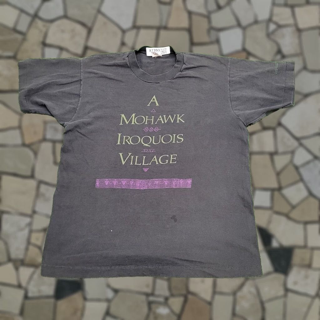 Fruit Of The Loom VINTAGE Mohawk Iroquois Village Shirt Large 21x26 New-York Shirt Mens 90s Graphic Tee C Size US L / EU 52-54 / 3 - 1 Thumbnail