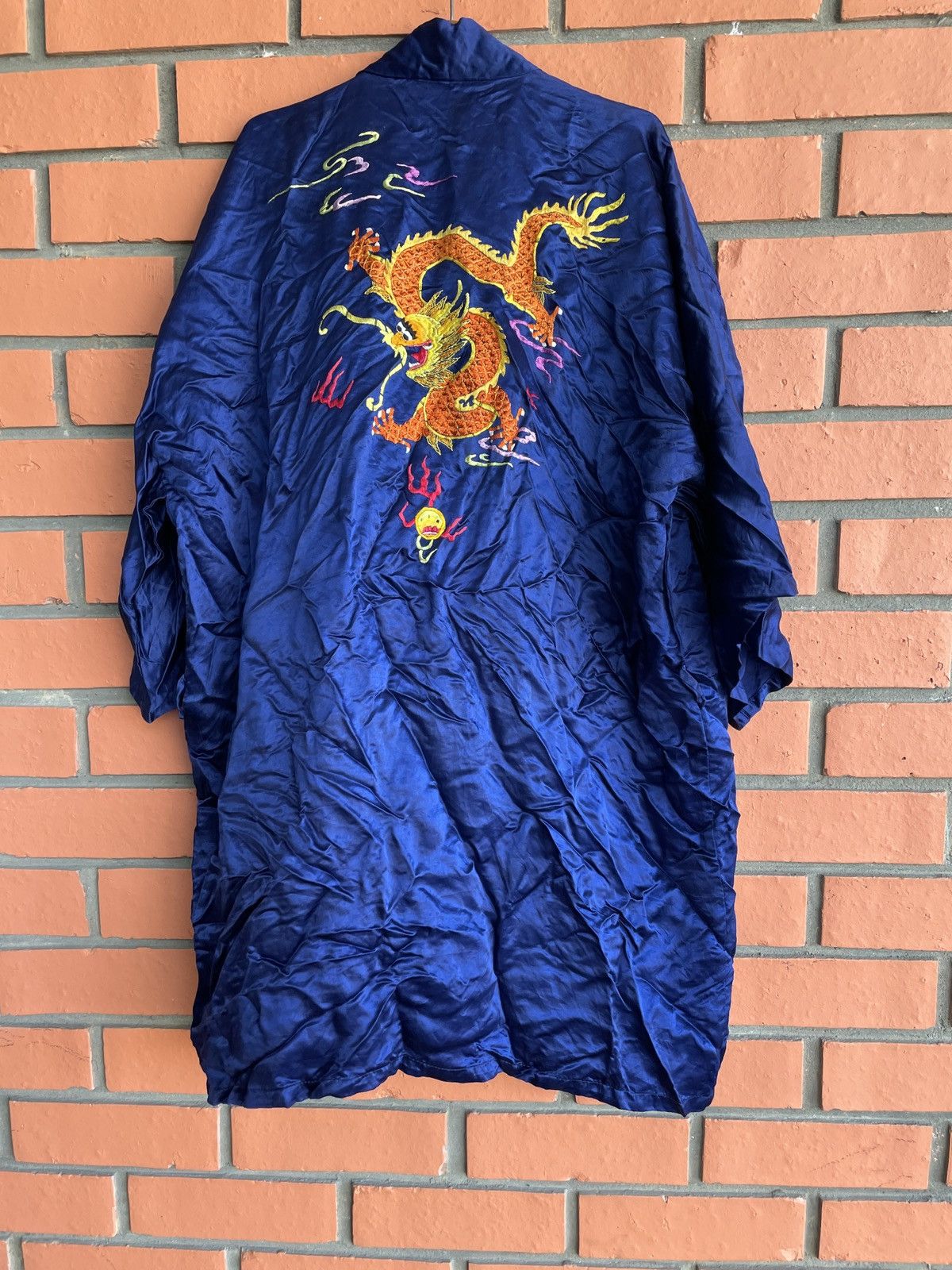 Vintage Vintage Kimono Embroidered sukajan Dragon Silk Rayon Robe Size US L / EU 52-54 / 3 - 1 Thumbnail