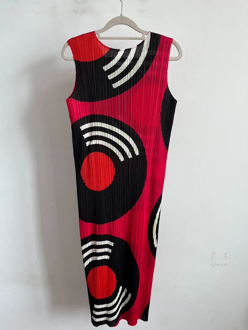 Issey Miyake Issey Miyake size:2 Red and black pleated dress Size S / US 4 / IT 40 - 2 Thumbnail