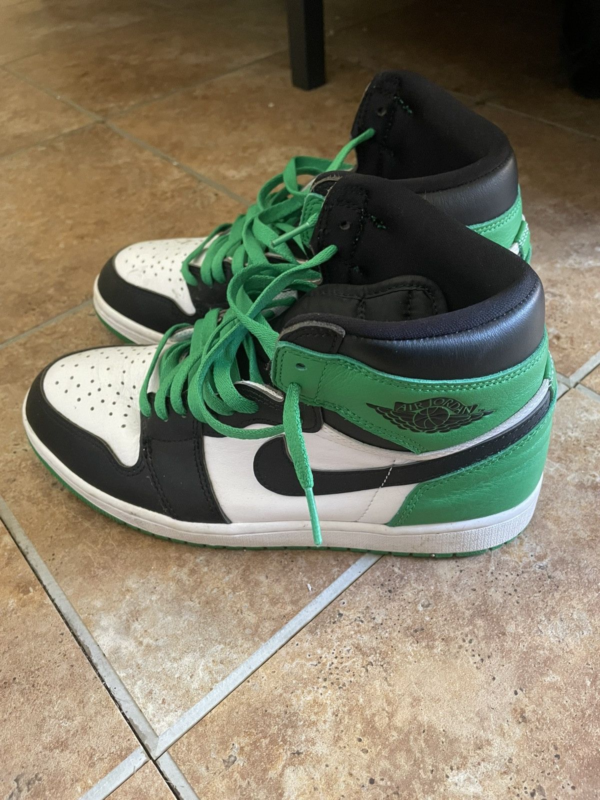 Jordan Brand Lucky Green Retro 1 Size US 9 / EU 42 - 3 Thumbnail