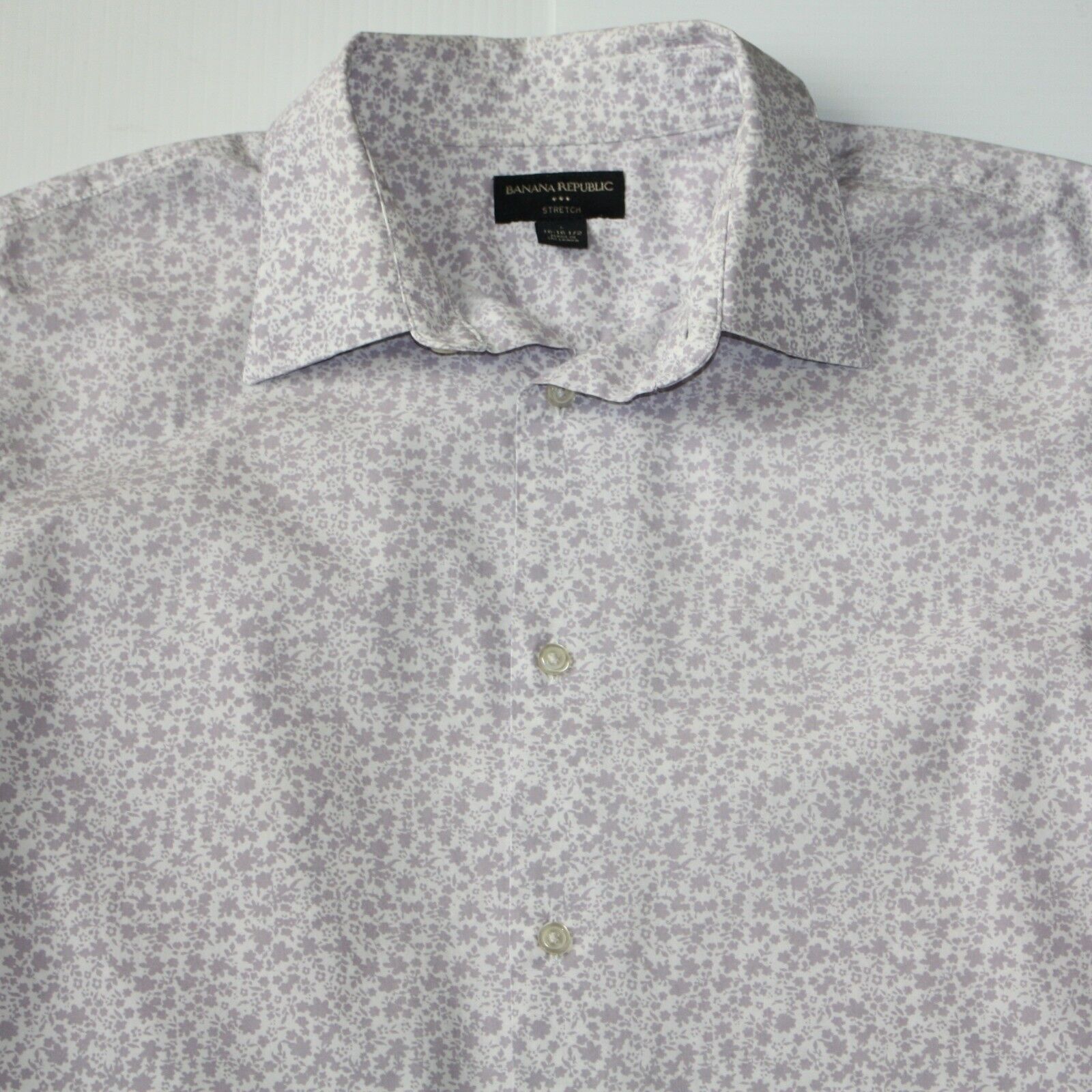 Banana Republic Men's Tiny Lilac Flower Print Dress Shirt size 16-16.5 Size US L / EU 52-54 / 3 - 2 Thumbnail