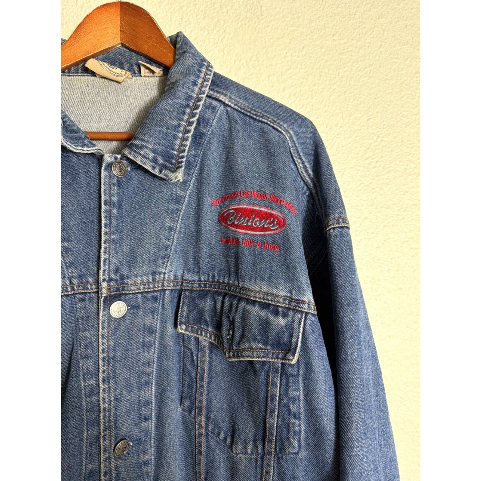 Denime VINTAGE Binion’s Las Vegas Denim Jacket Mens 2XL Bomber Blue Denim Gambling Hall Hotel Size US XXL / EU 58 / 5 - 4 Thumbnail