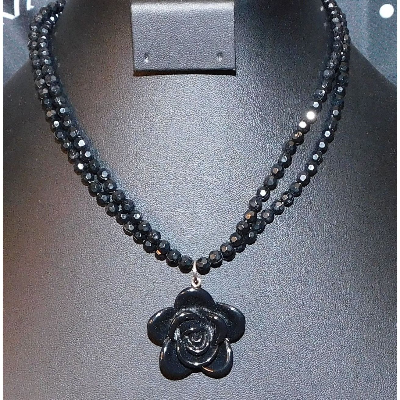 Other Gothic Rose Beaded Floral Pendant Necklace Size ONE SIZE - 3 Thumbnail