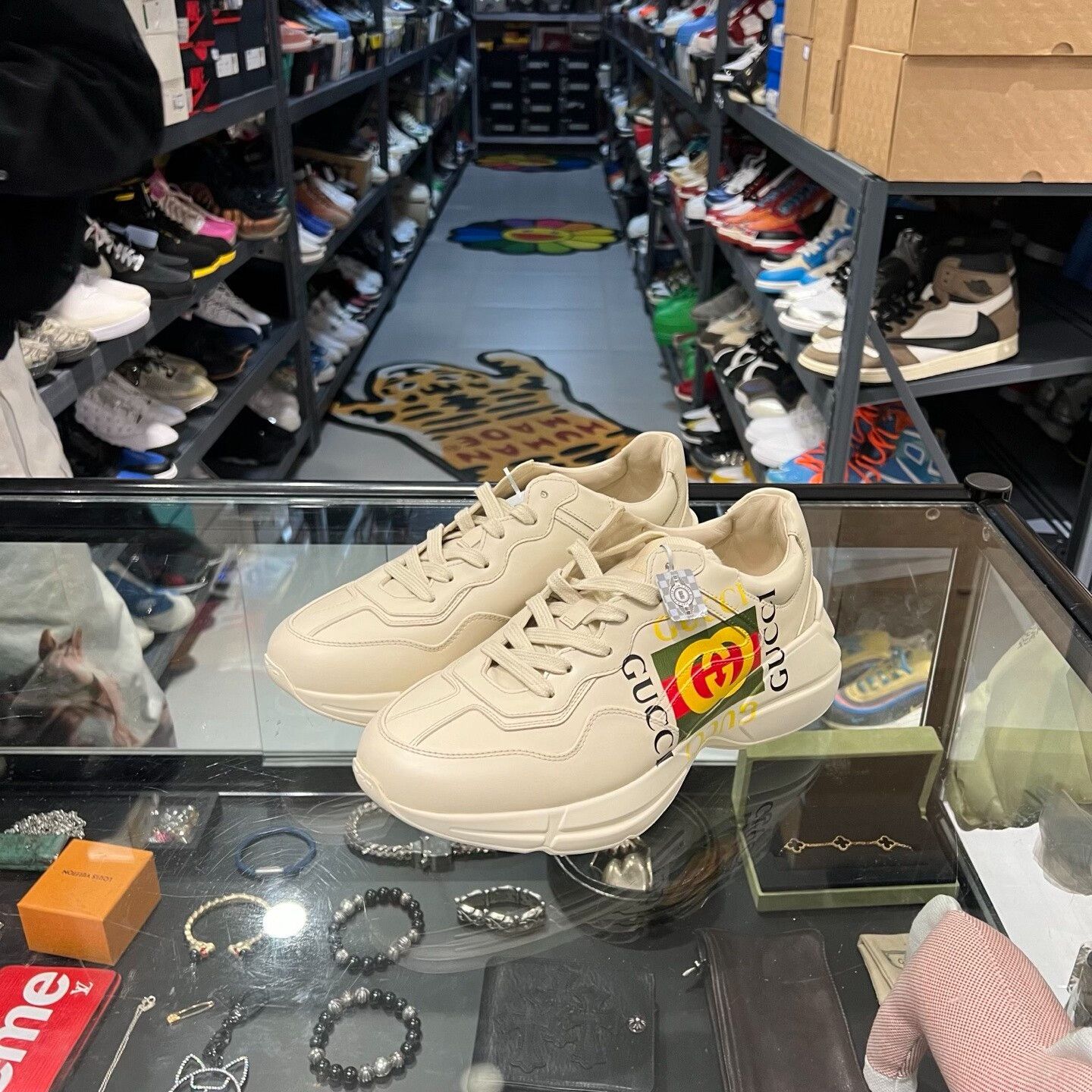 Gucci Gucci Lowtop Sneakers us_6-5 Women Size US 6.5 / IT 36.5 - 1 Thumbnail