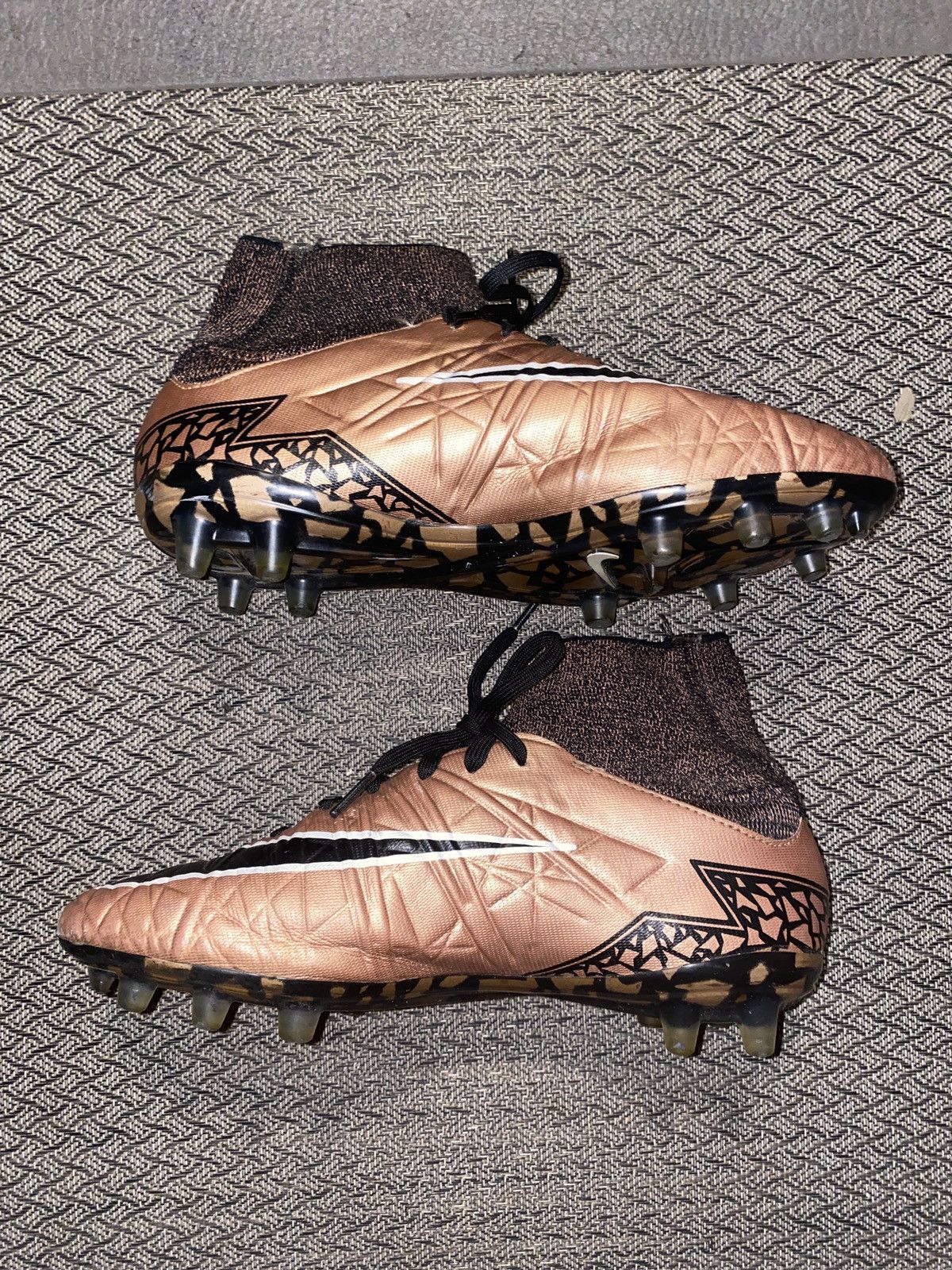Nike SZ. 6YOUTH. NIKE HYPERVENOM SOCCER /field cleats 9/10 Size US 6 / EU 39 - 5 Thumbnail
