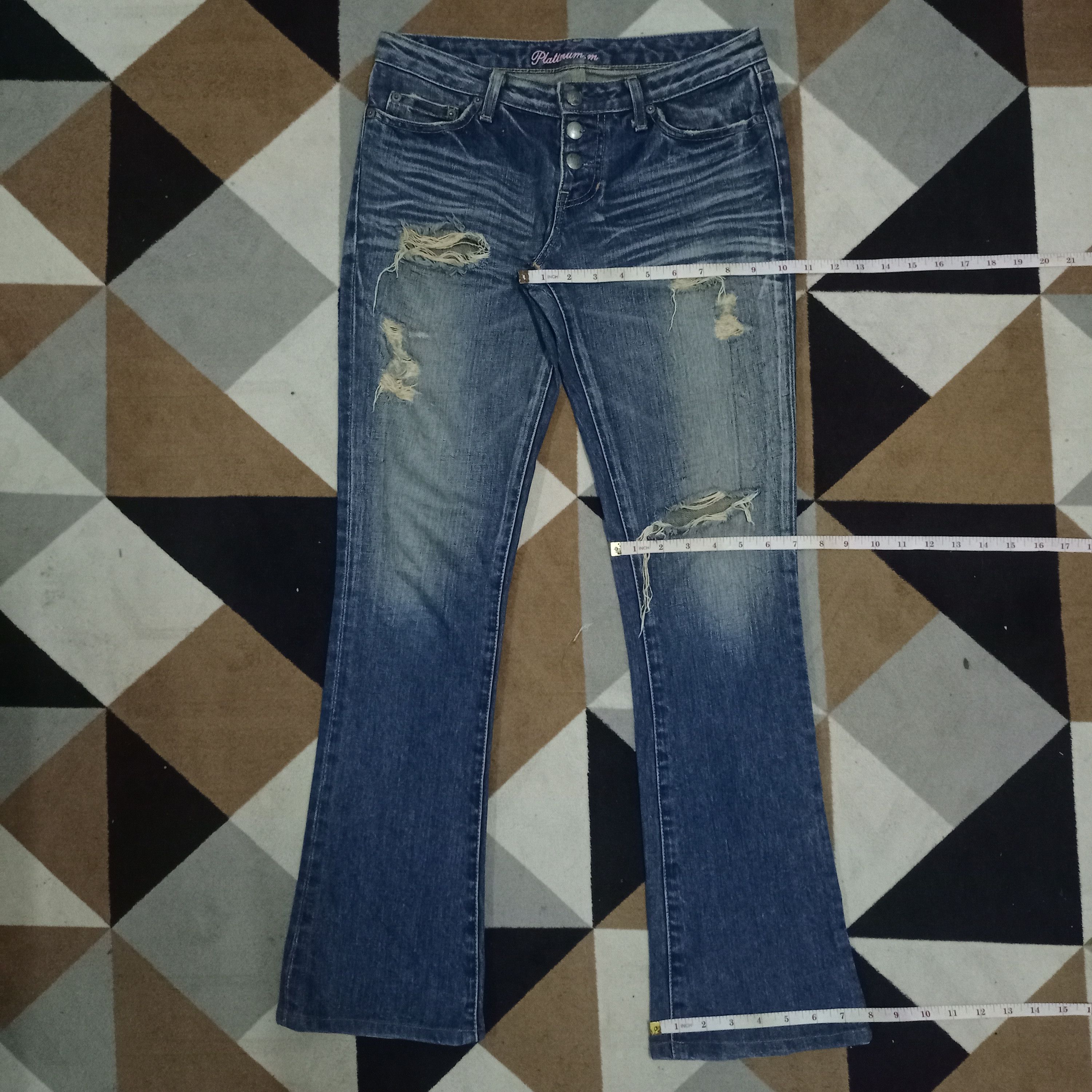Japanese Brand Vintage Japanese Brand Blue Wash Distressed Flare Jeans Size 30" / US 8 / IT 44 - 11 Thumbnail