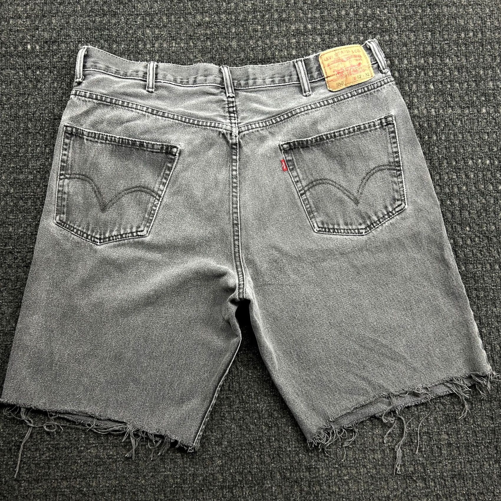 Levi's VINTAGE Levi’s Denim Jean Shorts Jorts 550 Relaxed Fit 42 Cutoff Faded Black y2k Mens Shorts Size US 42 / EU 58 - 2 Thumbnail