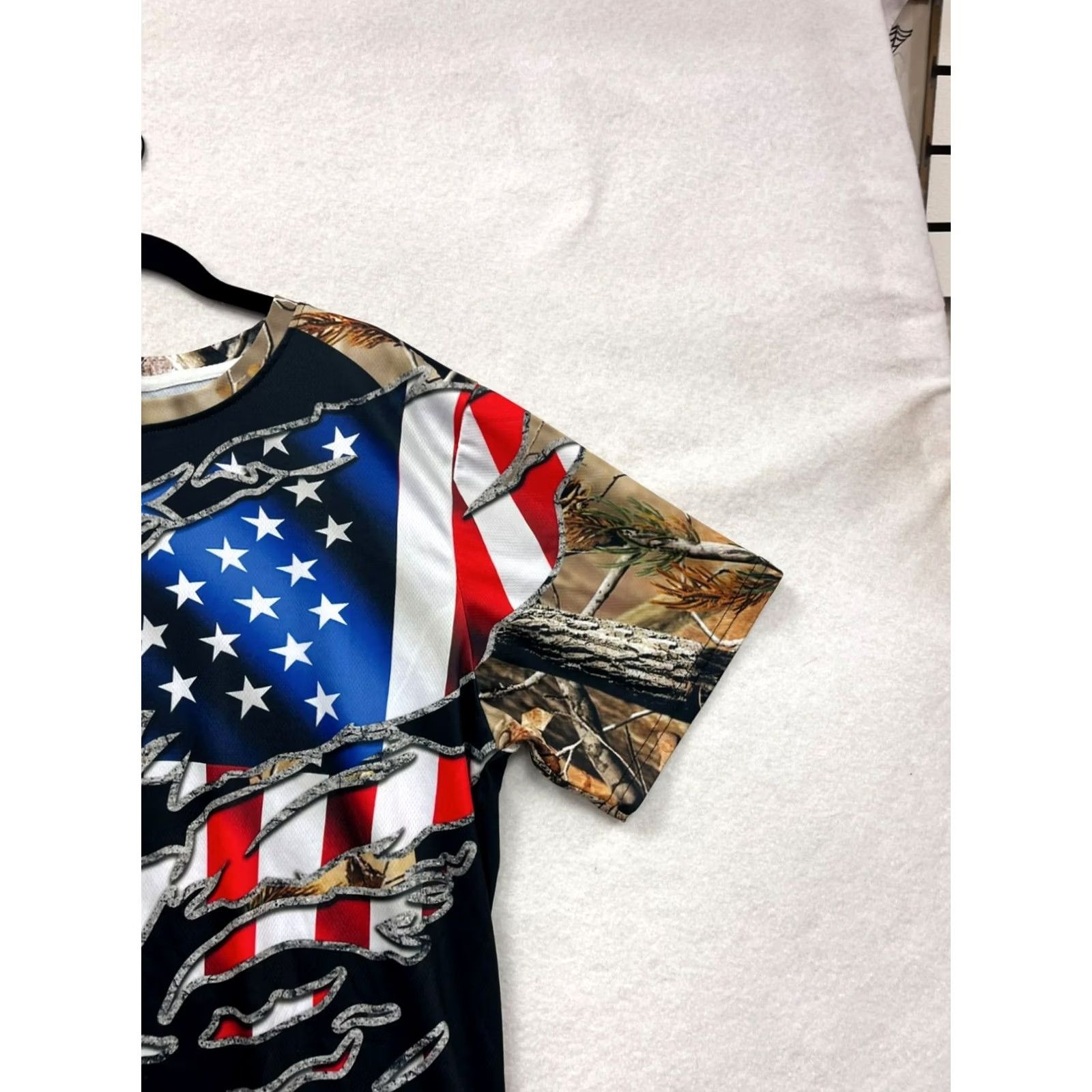 Under Armour Under Armour Mens L T-Shirt Camouflage USA Flag Deer Print Graphic Crew Neck Short Sleeve Black USA 90s? Size US L / EU 52-54 / 3 - 6 Thumbnail