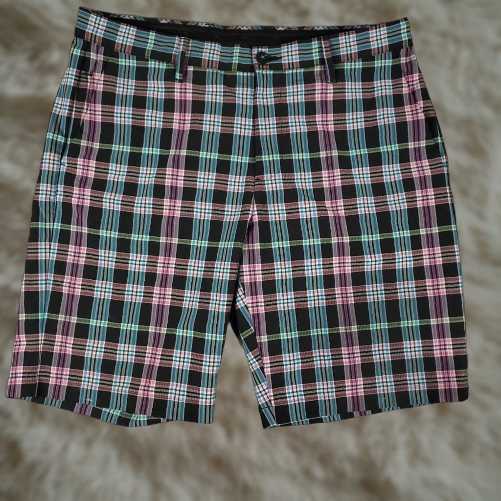 Tommy Bahama Tommy Bahama Shorts Mens 35 Plaid Black Polyester Chino Flat Front Casual Flat Front Chino Mens 35 Tommy Bahama Shorts Black Plaid Casual Asian?? Size US 35 - 1 Thumbnail