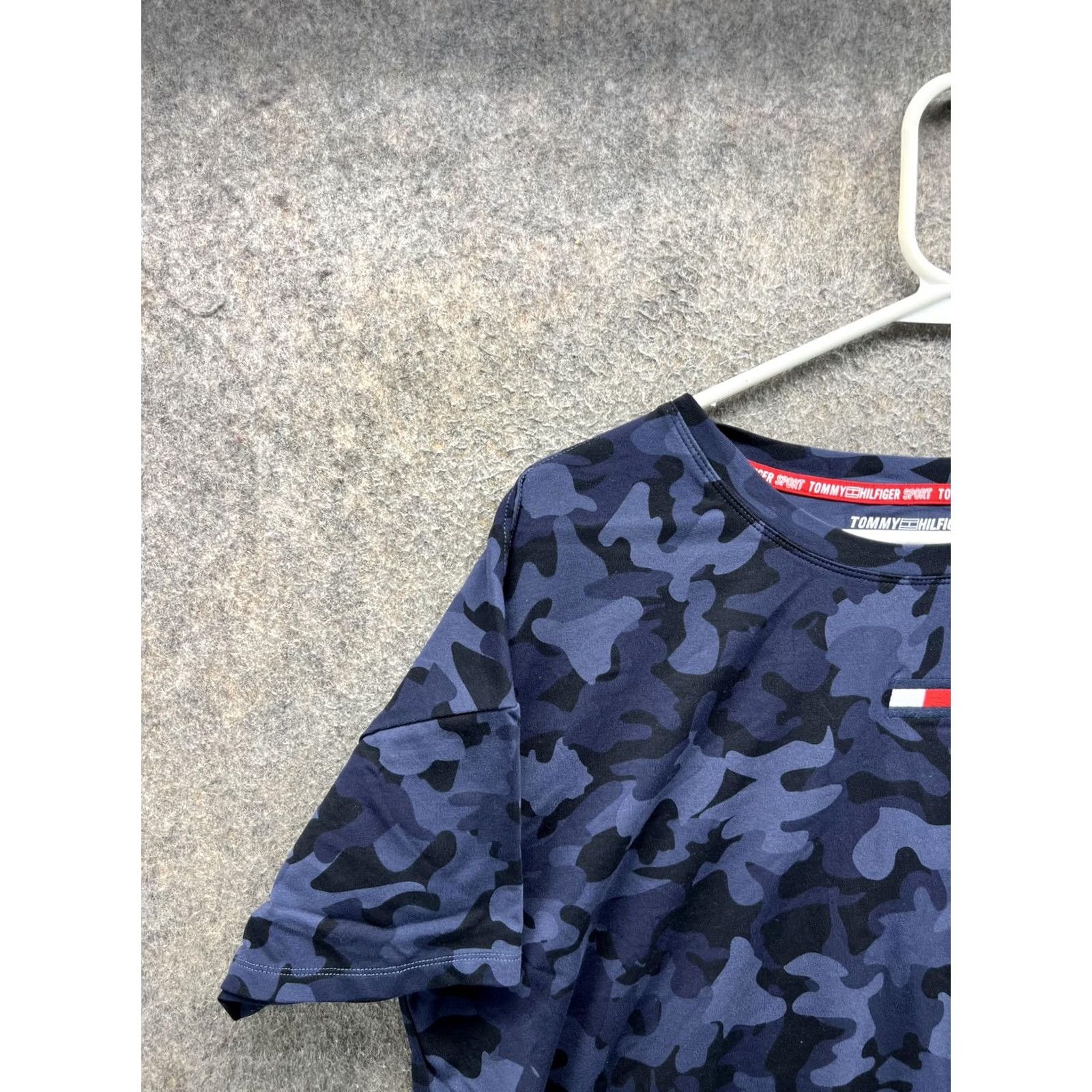 Tommy Hilfiger Tommy Hilfiger Sport Shirt Womens Large Blue Camo Logo Crew Neck Cropped Top Size L / US 10 / IT 46 - 7 Thumbnail