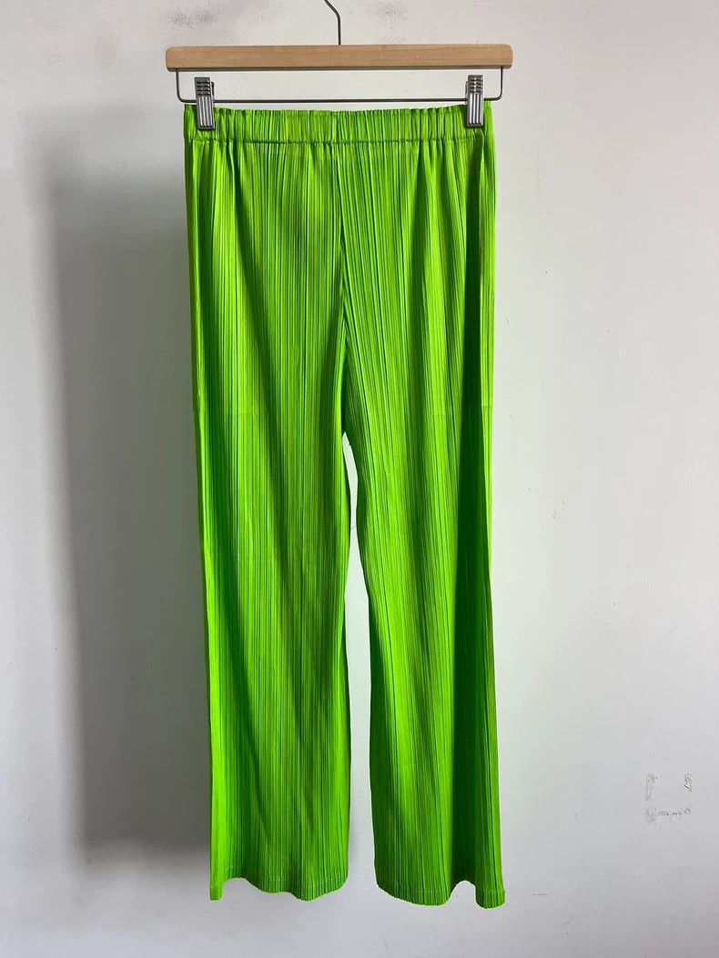 Issey Miyake Issey Miyake size:3 Green pleated trousers Size 22" - 2 Thumbnail