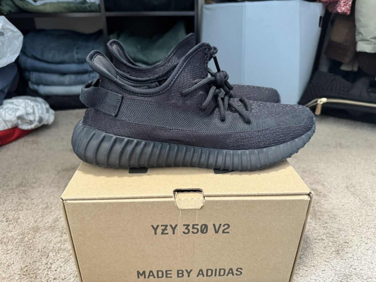 Adidas Yeezy 350 V2 - Onyx 9.5 Size US 9.5 / EU 42-43 - 1 Thumbnail