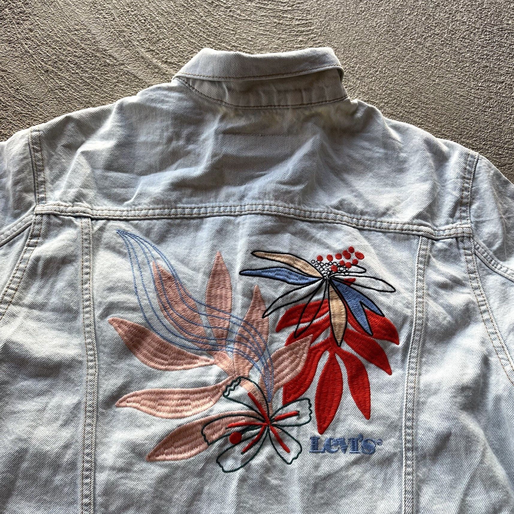 Levi's Levi's Denim Jacket Women Large Blue Embroidered Floral Western Casual Outerwear Size 36" / US 14 / IT 50 - 2 Thumbnail
