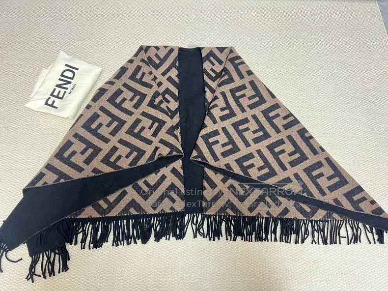 Fendi Fendi size 140*150cm Double-Sided Cashmere Cloak Shawl, Bla Size ONE SIZE - 1 Thumbnail