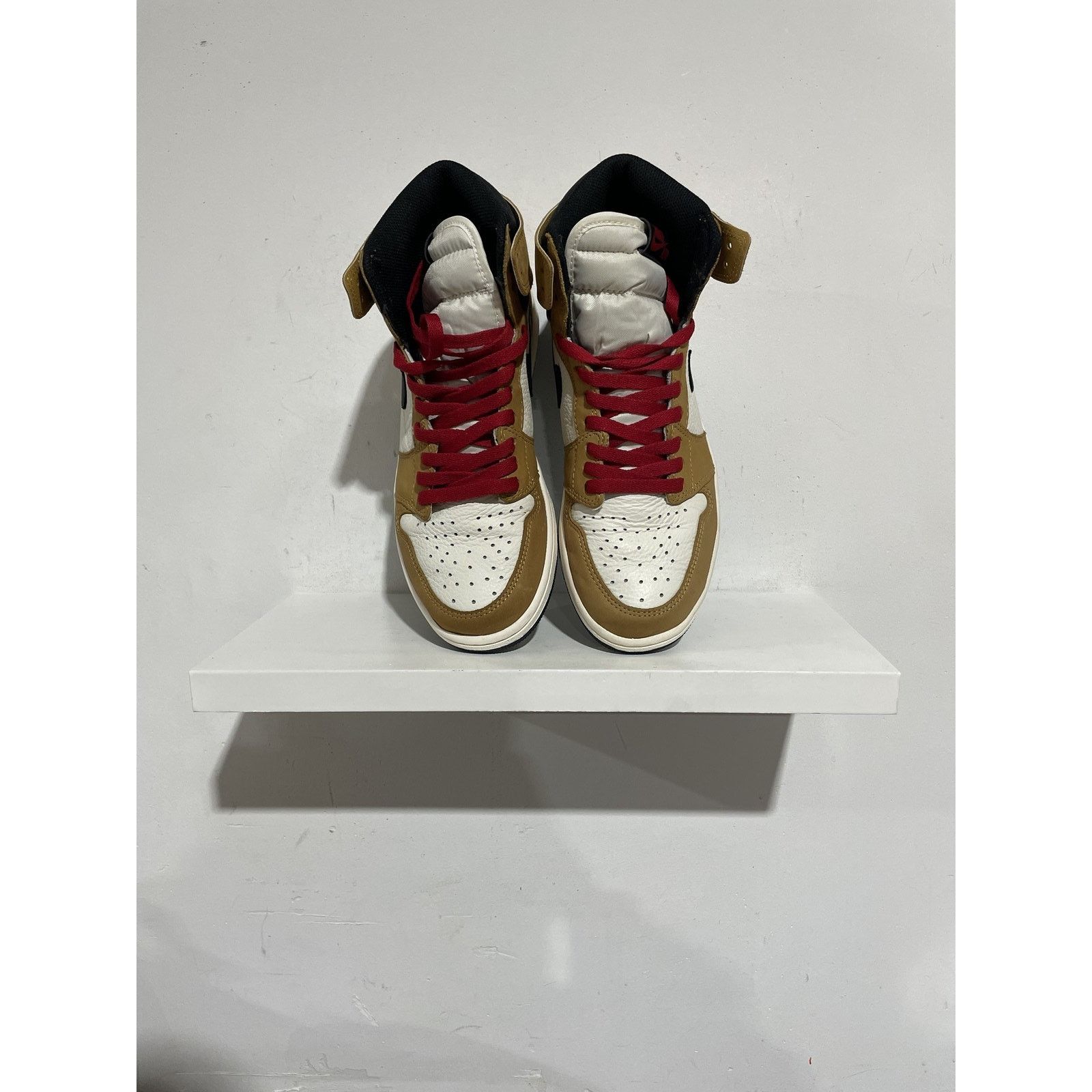 Jordan Brand JORDAN 1 RETRO ROOKIE OF THE YEAR SIZE 9 PREOWNED Size US 9 / EU 42 - 4 Thumbnail