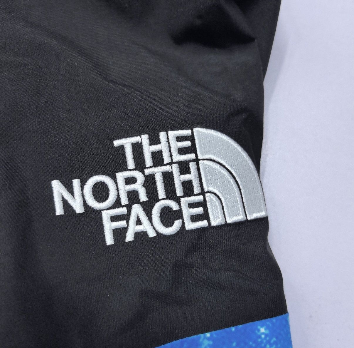 The North Face The North Face x INVINCIBLE Printed Mountain Light Jacket Size US S / EU 44-46 / 1 - 4 Thumbnail