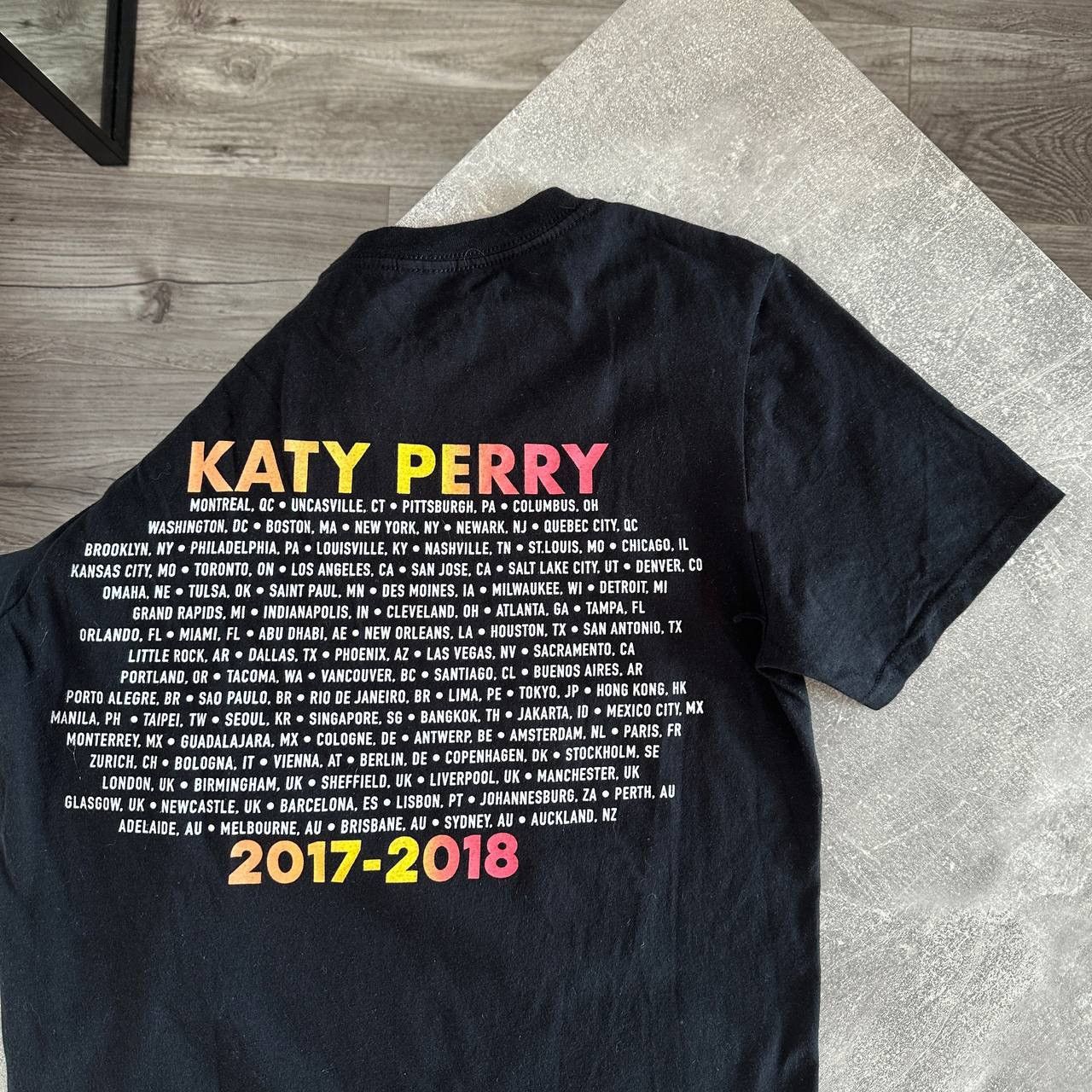 Band Tees Katty Perry The Witness tour tee y2k pop artist music Size US S / EU 44-46 / 1 - 2 Thumbnail