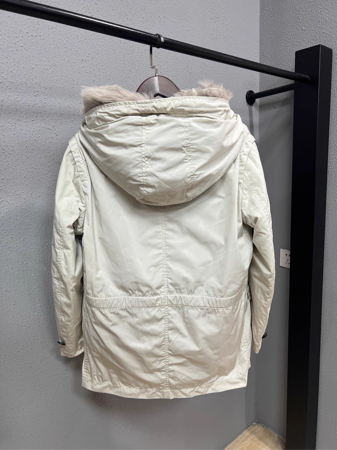 Louis Vuitton Louis Vuitton off-white fur parka Size XS / US 0-2 / IT 36-38 - 3 Thumbnail