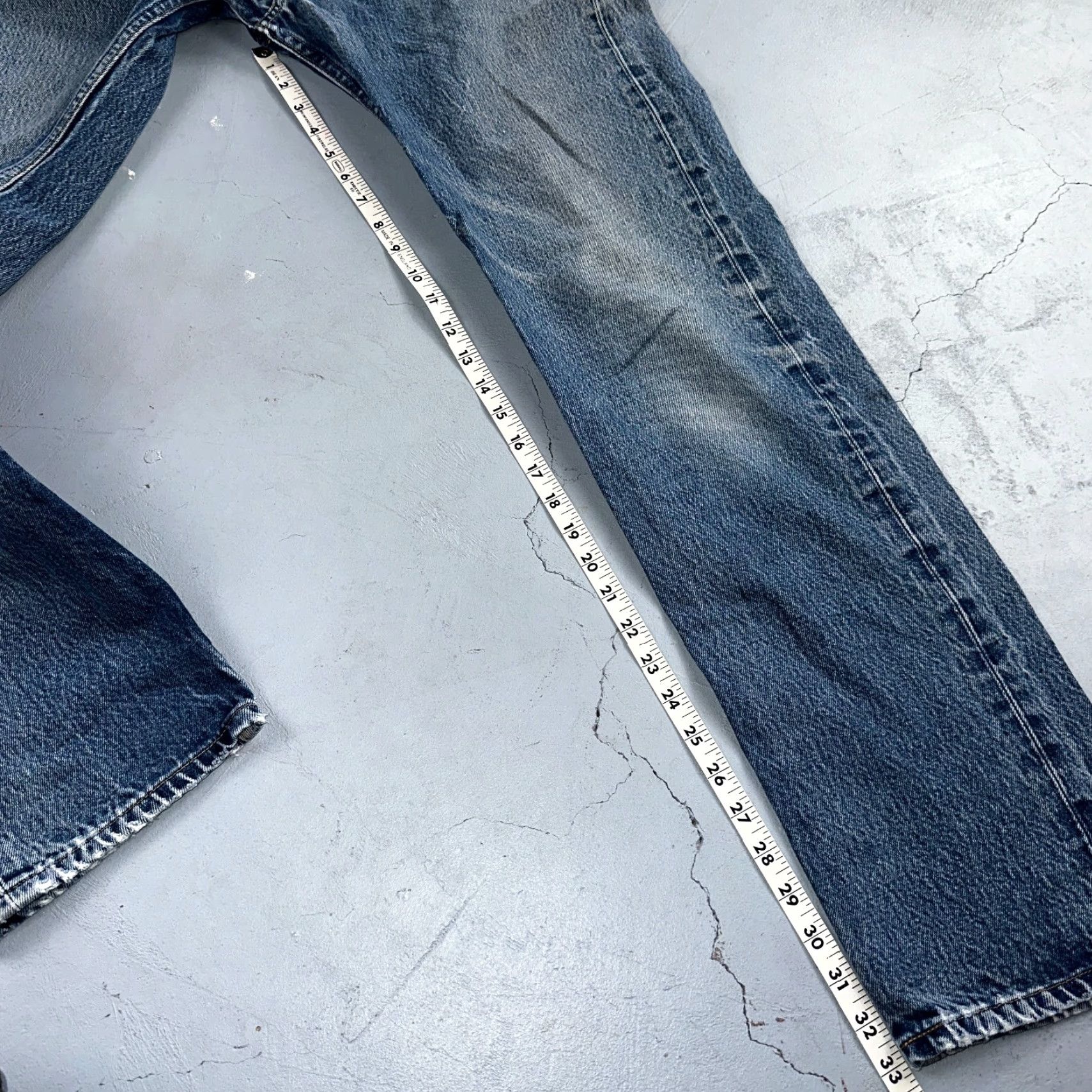 Levi's VINTAGE Levi's 501 Jeans Men Straight Leg 90s USA Blue Cotton Denim Medium Wash 34x38 Size US 34 / EU 50 - 6 Thumbnail