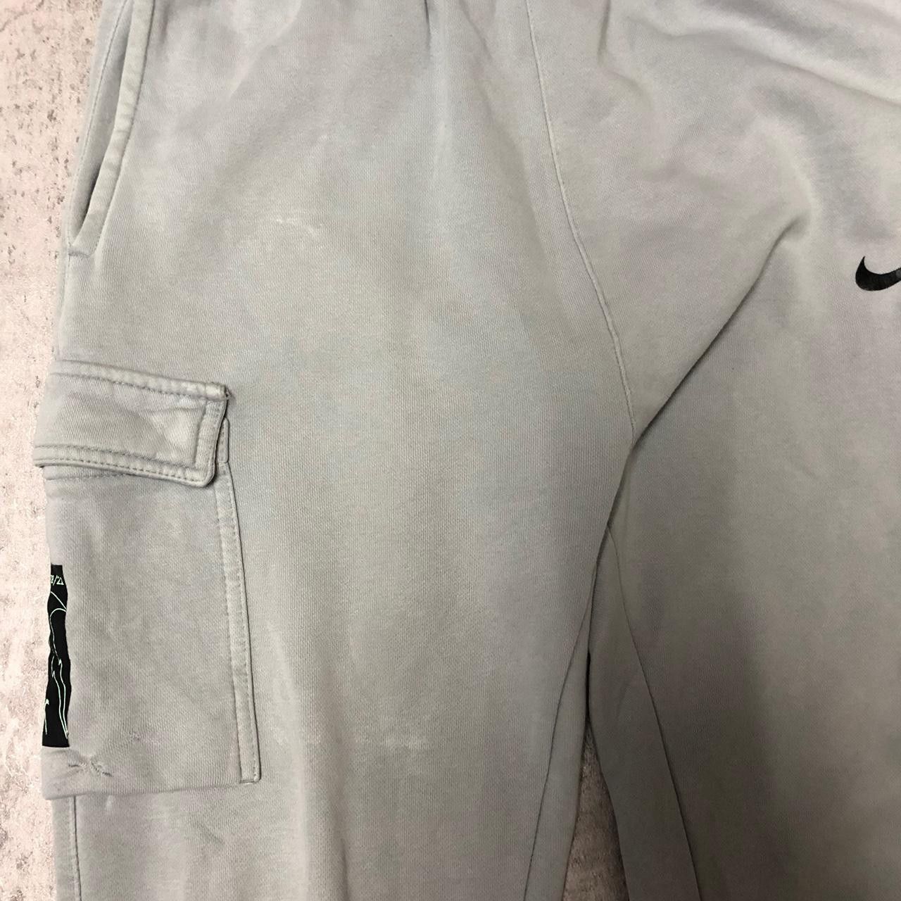 Nike Grey Nike cargo sweatpants with embroidered swoosh Size US 32 / EU 48 - 3 Thumbnail