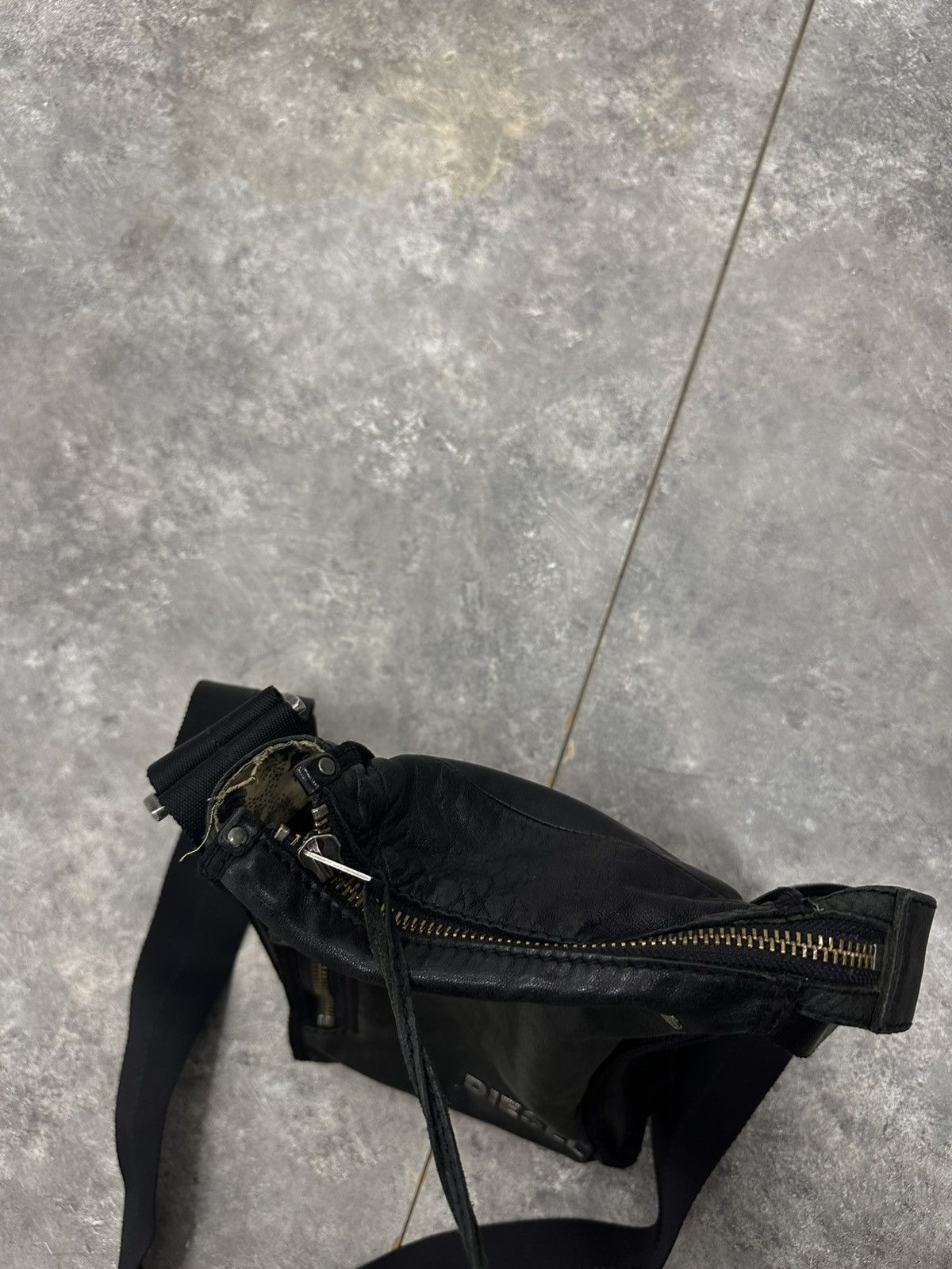 Diesel Diesel Very Rare Vintage 90s Leather Shoulder Messenger Bag Size ONE SIZE - 5 Thumbnail