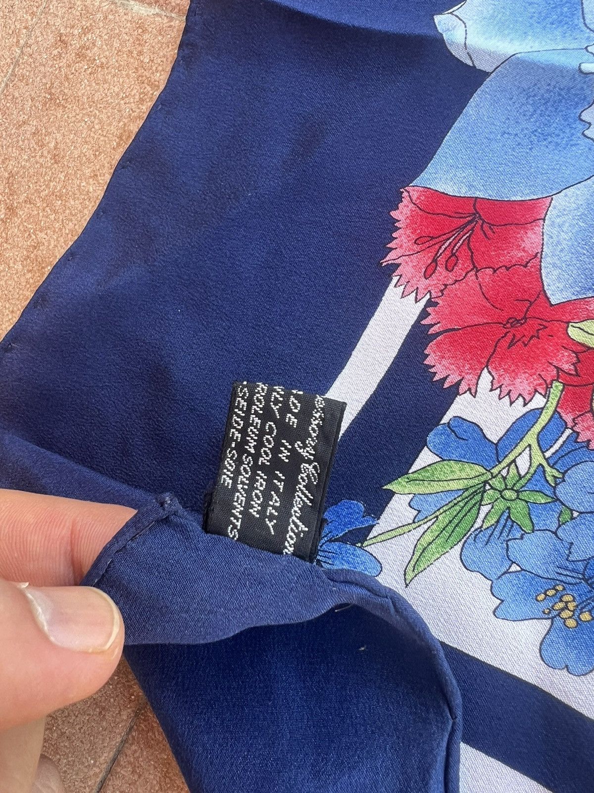 Gucci Vintage Gucci Flower Silk Skarf Size ONE SIZE - 7 Thumbnail