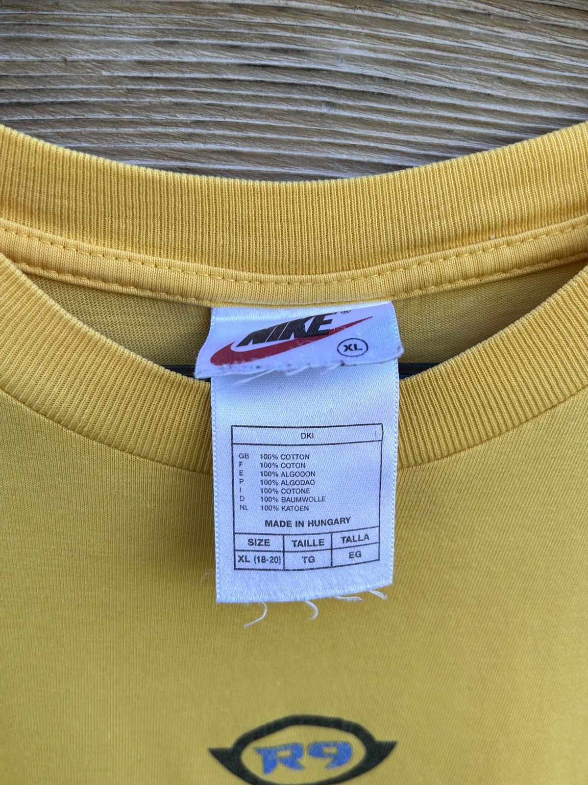 Nike 90s Vintage Nike Ronaldo Nazario R9 Short Sleeve T-Shirt Size US S / EU 44-46 / 1 - 5 Thumbnail